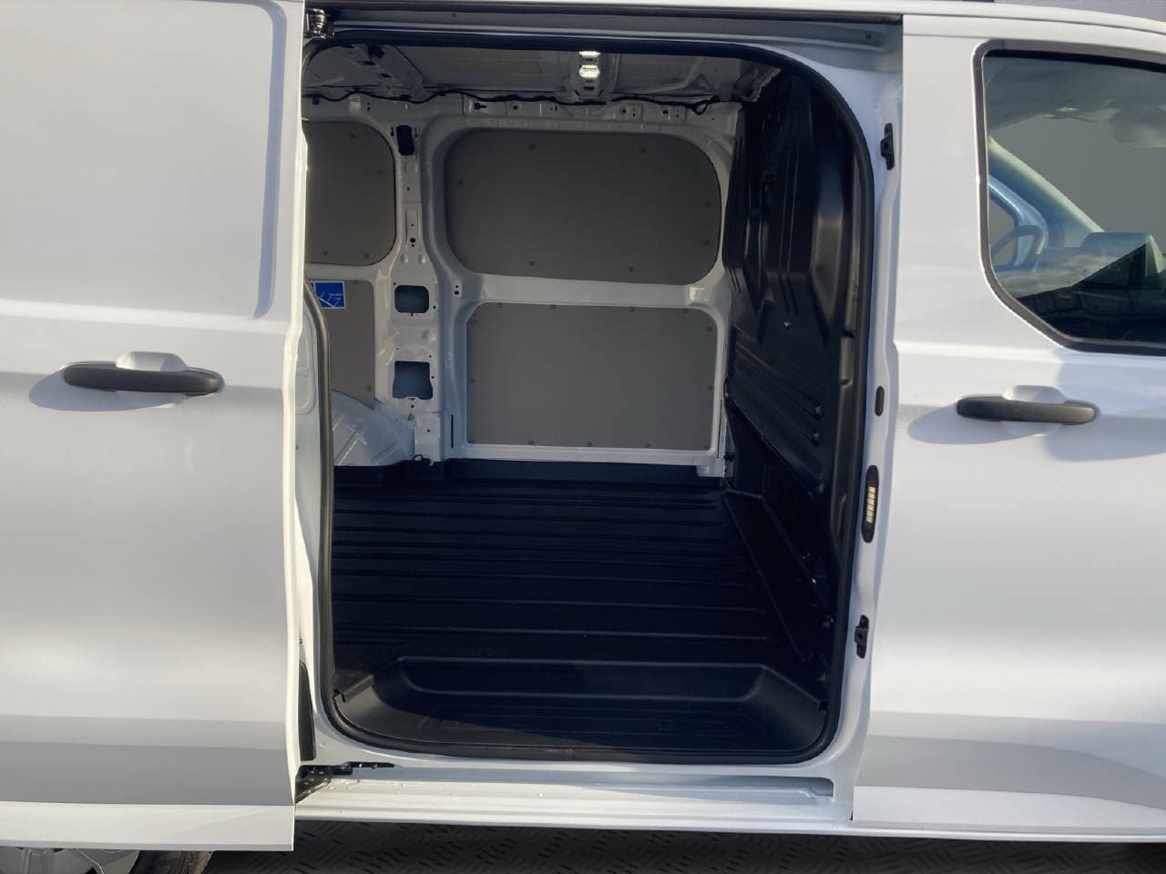 FORD E-Transit Custom Van 320 L1 Trend - Bild 5