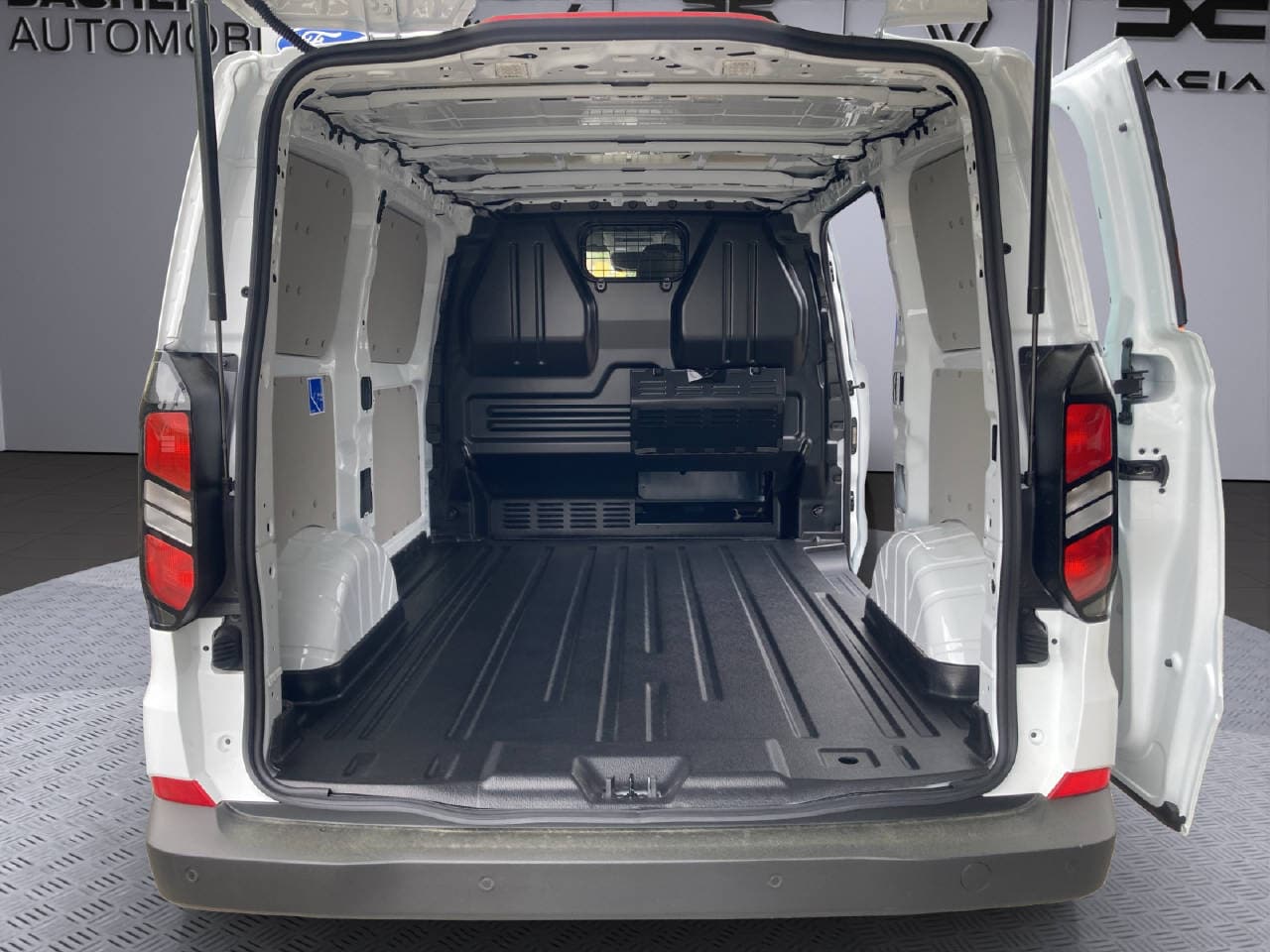FORD Transit Custom Van 320 L1 2.0 EcoBlue 136 PS Trend - Bild 6