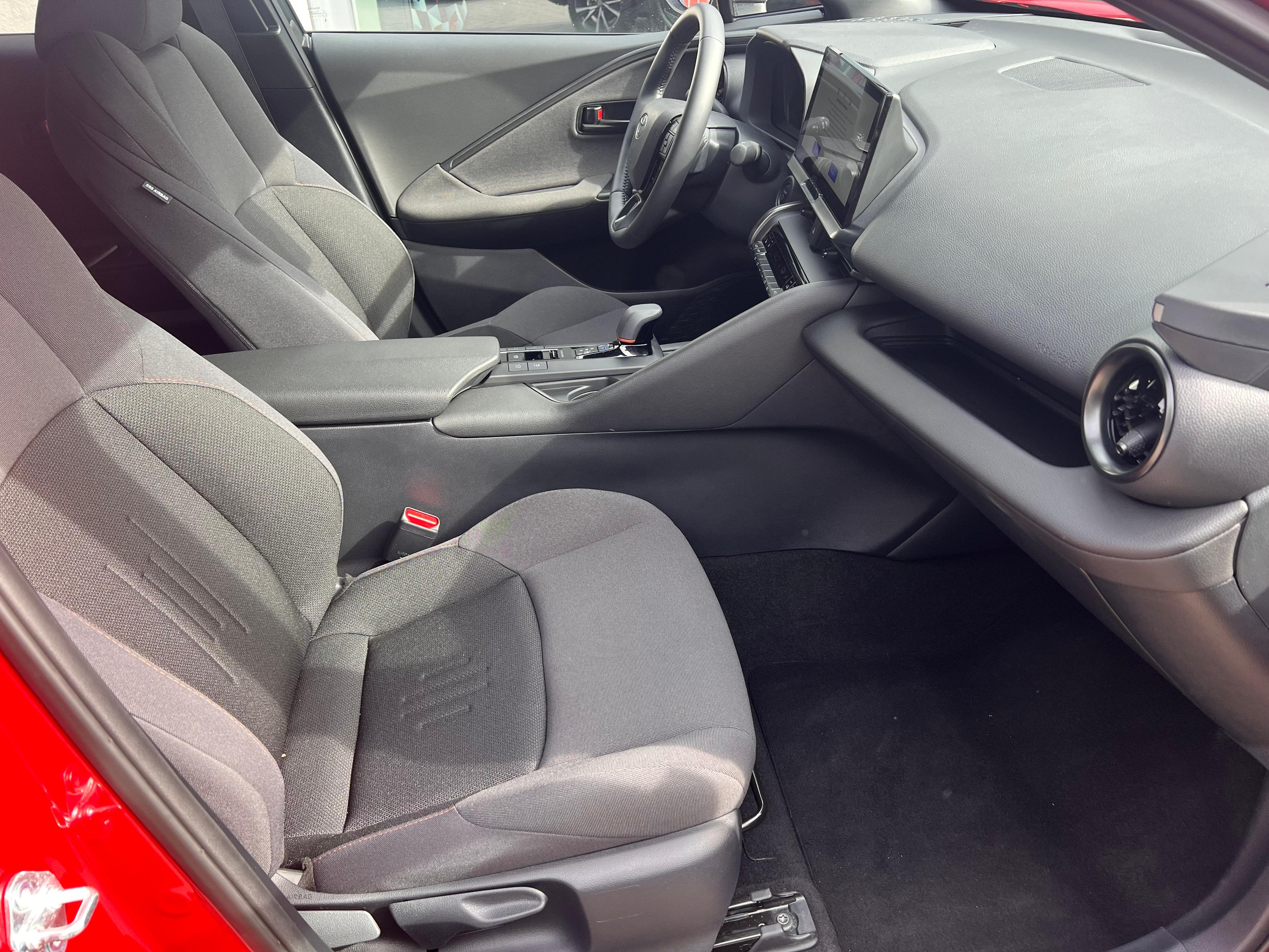 TOYOTA C-HR 2.0 PHEV Swiss Edition - Bild 13