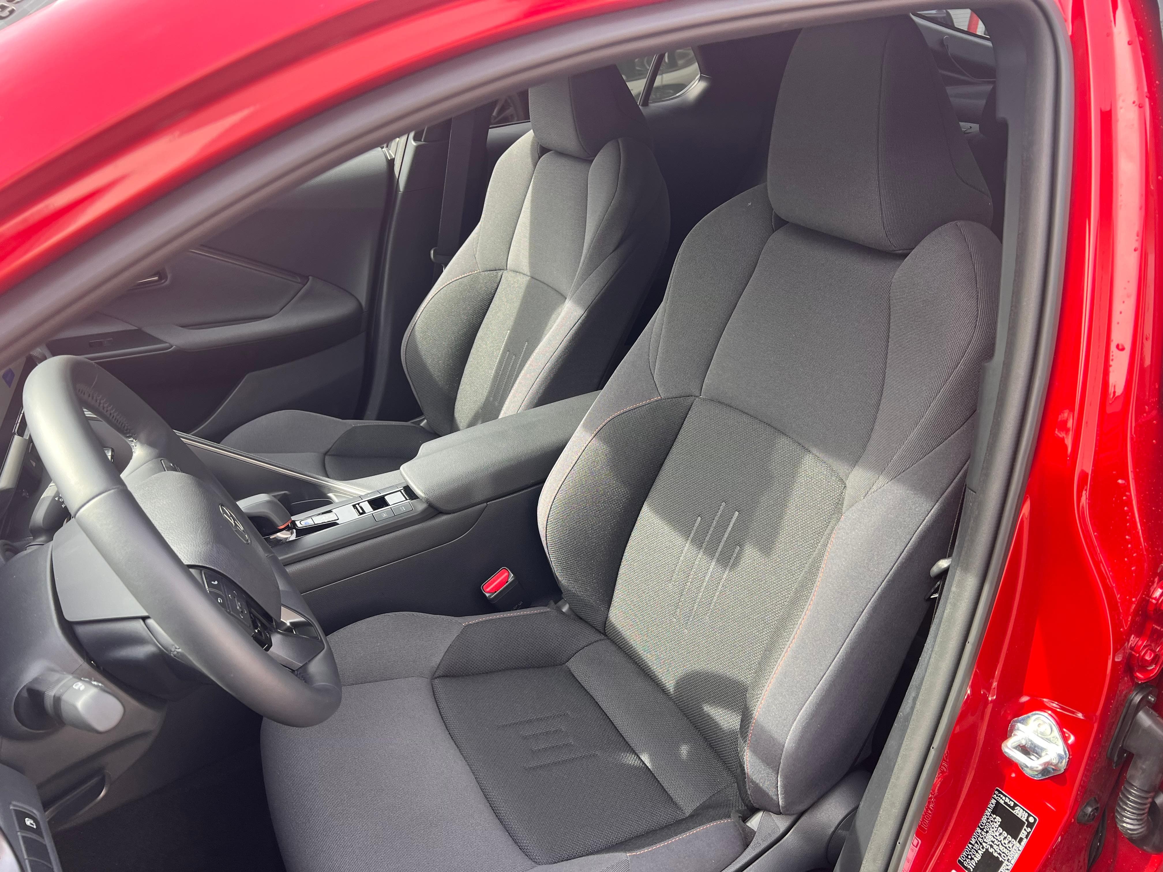 TOYOTA C-HR 2.0 PHEV Swiss Edition - Bild 10
