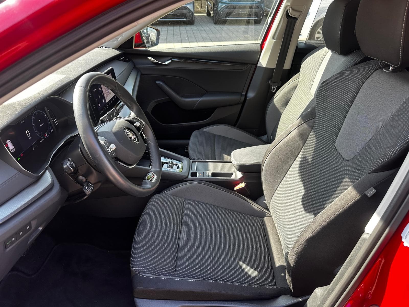 SKODA Octavia Combi 2.0 TDI 150 Ambition DSG - Bild 9