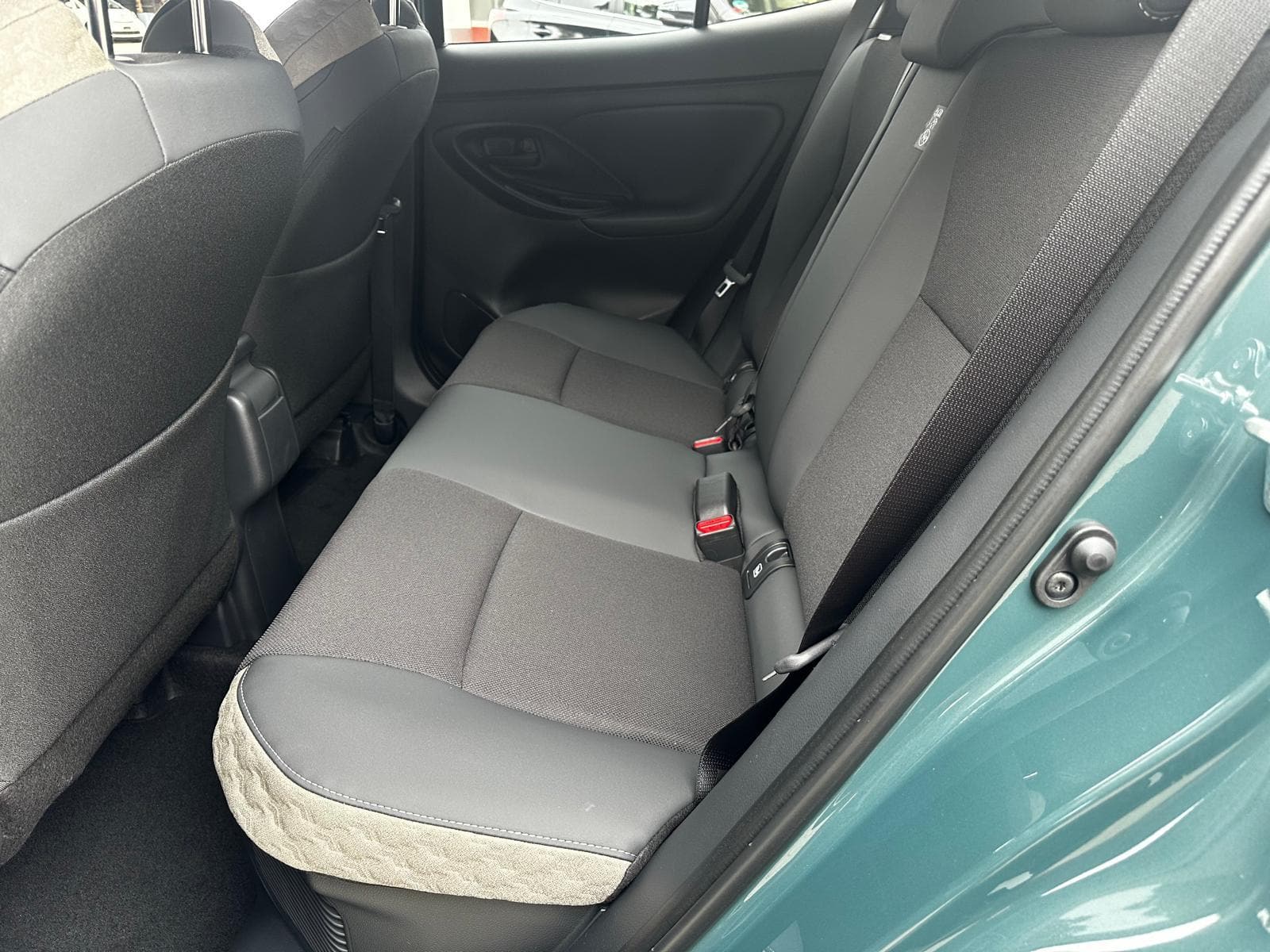 TOYOTA Yaris Cross 1.5 VVT-i HSD Premium AWD-i - Bild 11
