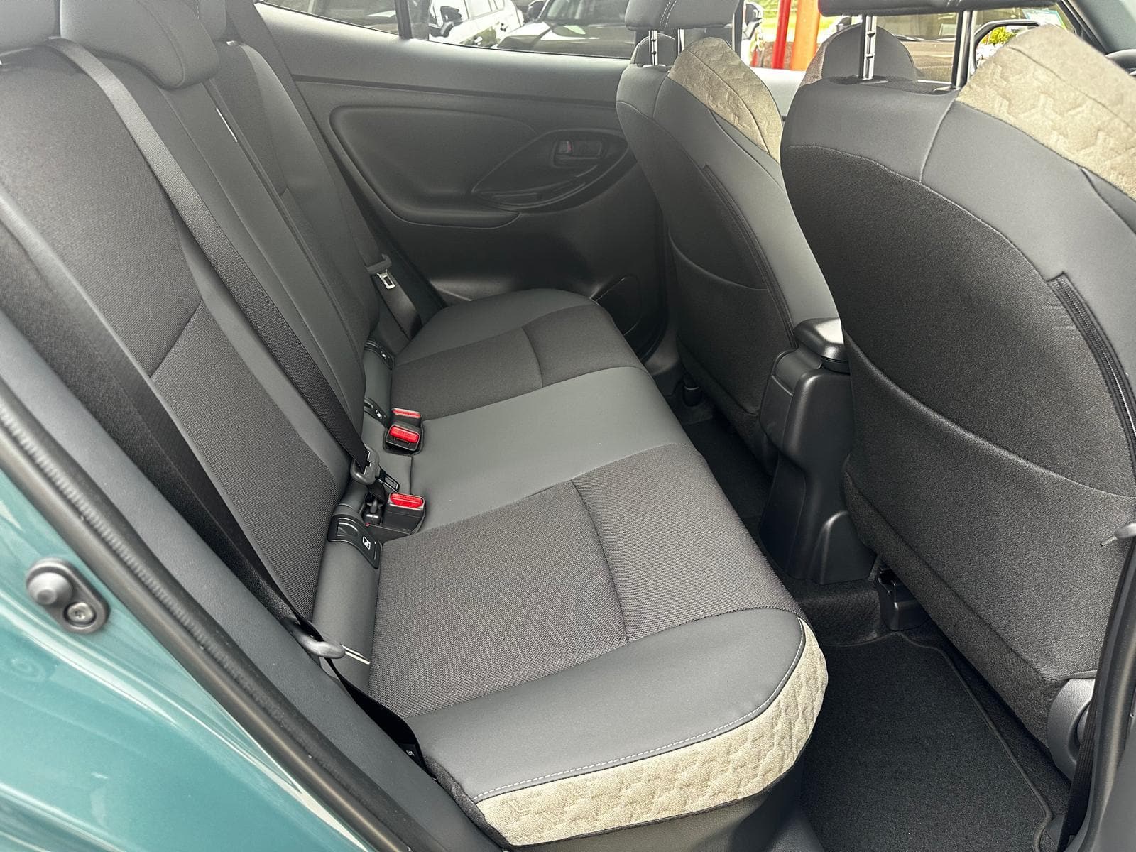 TOYOTA Yaris Cross 1.5 VVT-i HSD Premium AWD-i - Bild 12