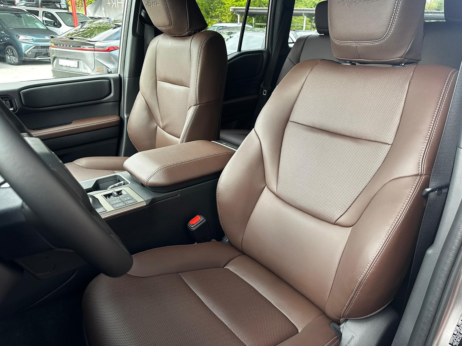 TOYOTA Land Cruiser 2.8 D 48V 230 Rebel - Bild 9
