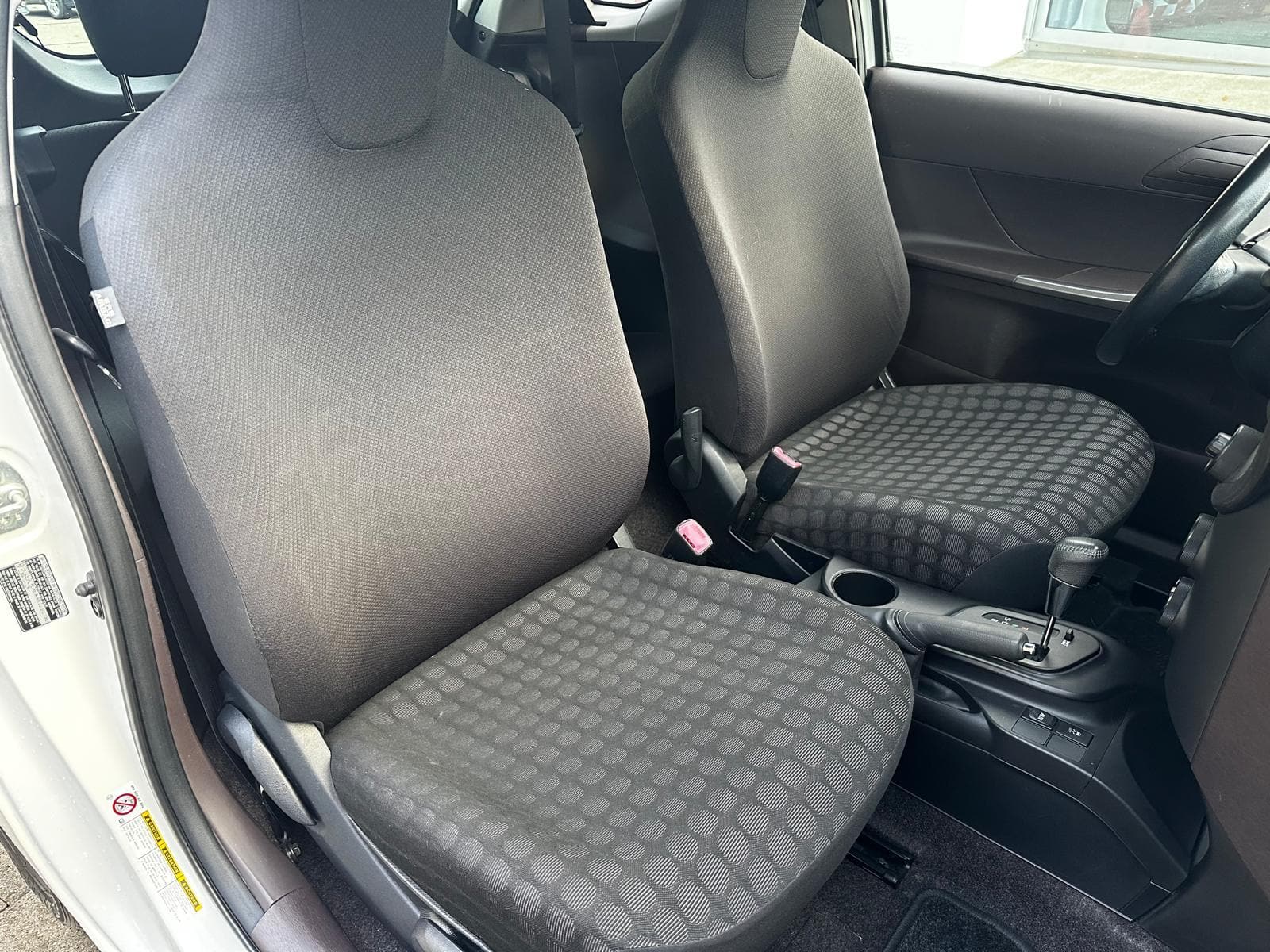 TOYOTA iQ 1.0 VVT-i Q MiD - Bild 13