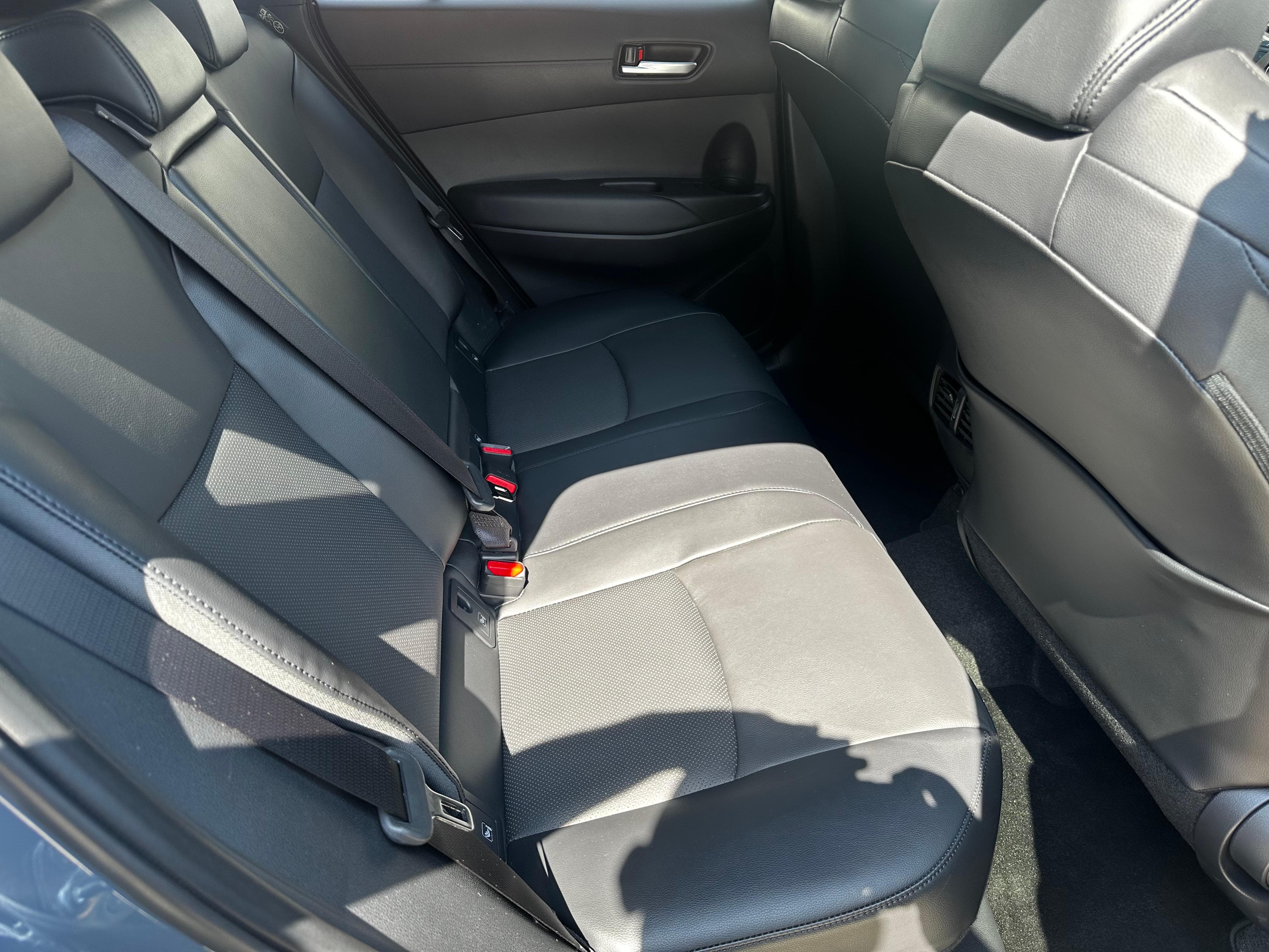 TOYOTA Corolla Cross 2.0 HSD Premium AWD-i - Bild 14