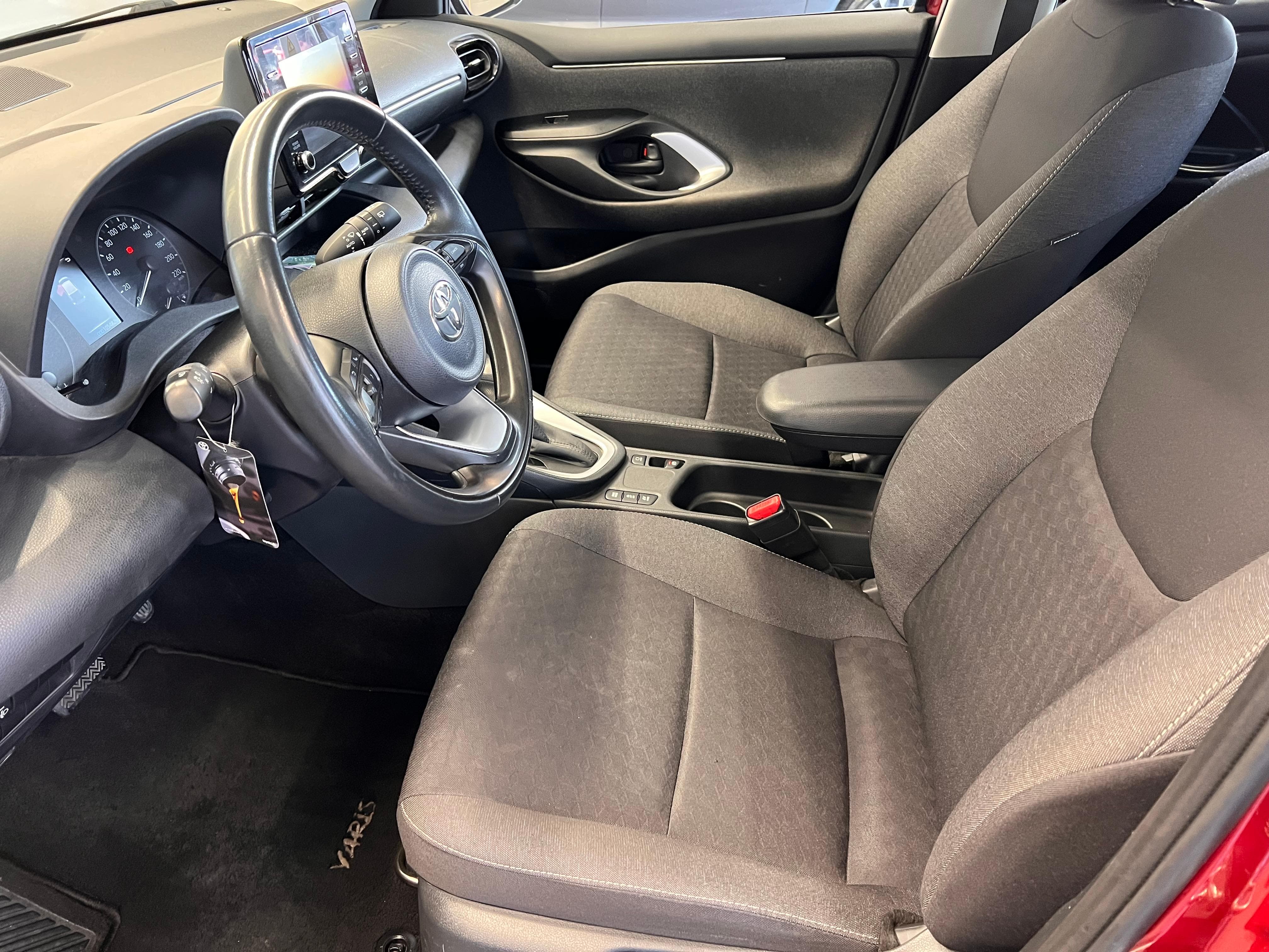 TOYOTA Yaris 1.5 VVT-i HSD Comfort - Bild 8