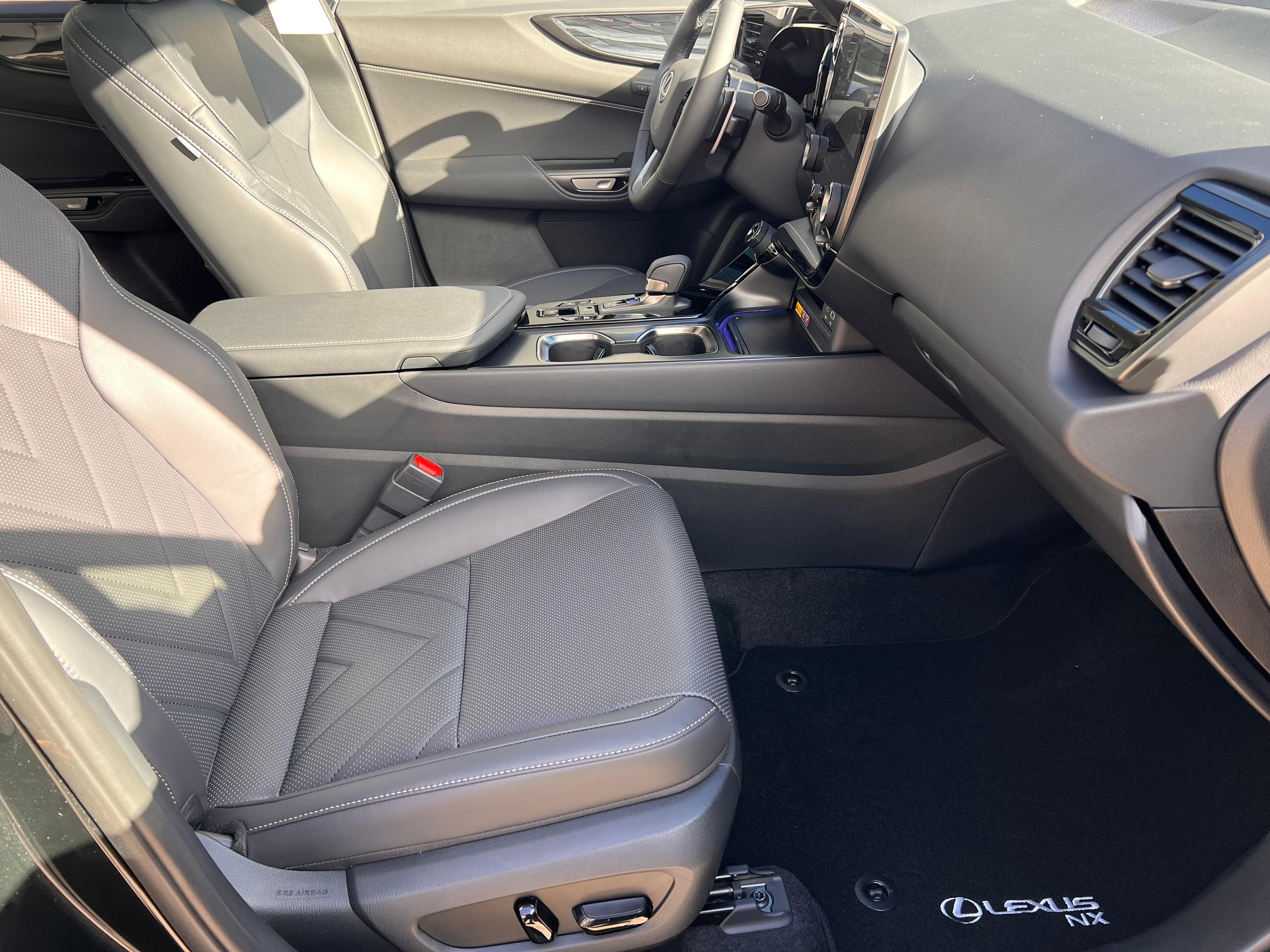 LEXUS NX 450h+ Excellence - Bild 13