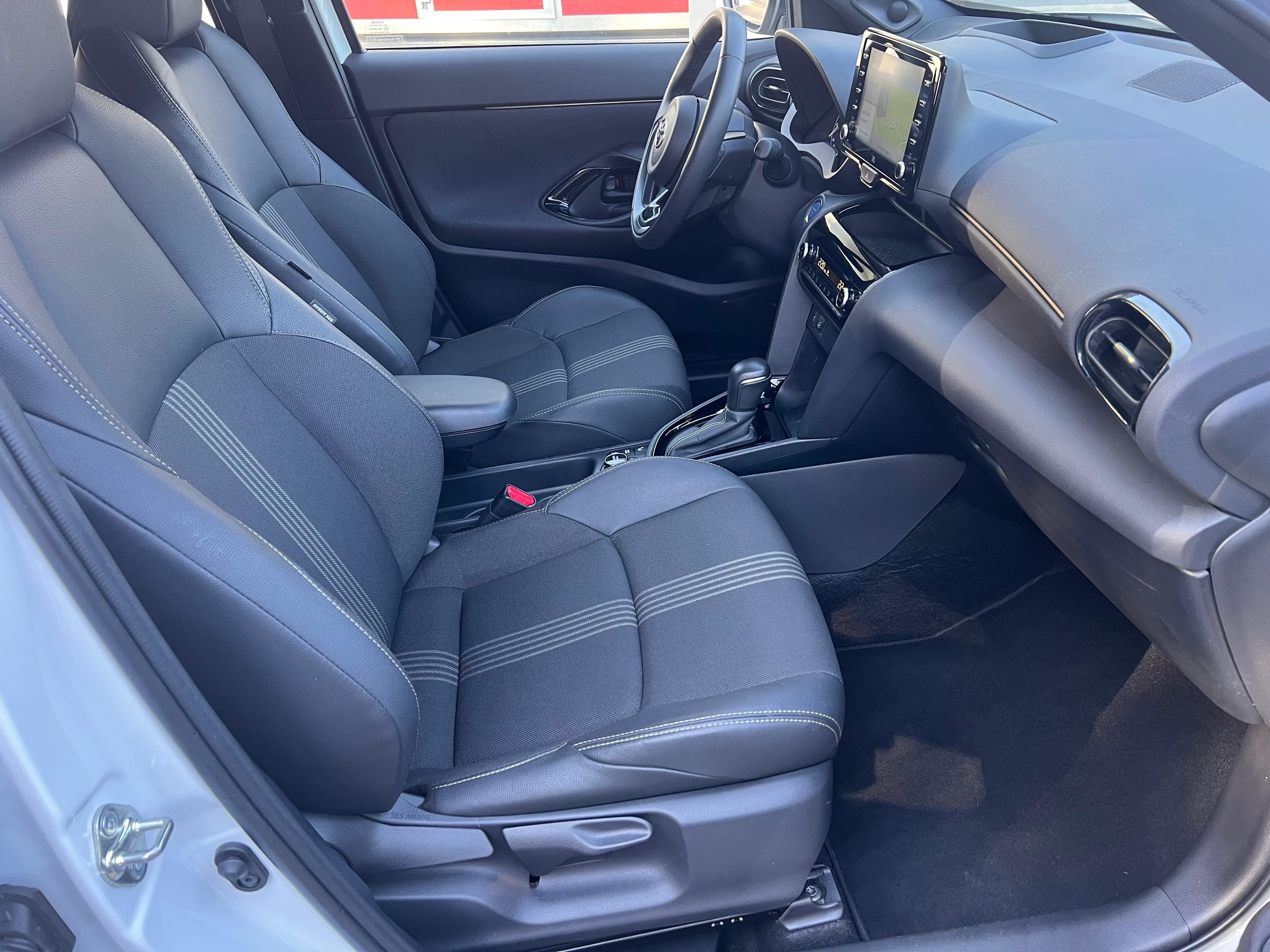 TOYOTA Yaris Cross 1.5 VVT-i HSD Adventure AWD-i - Bild 13