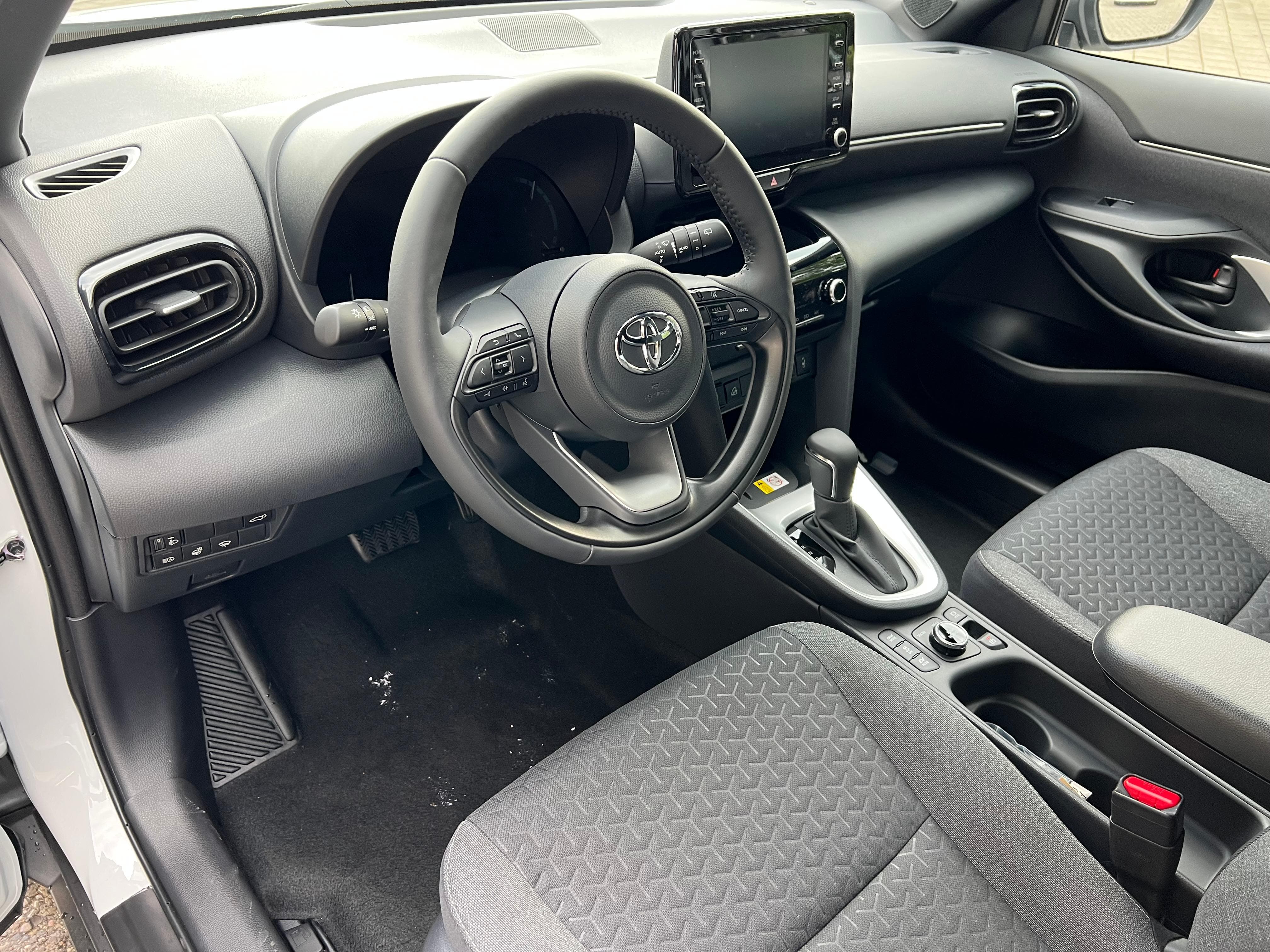 TOYOTA Yaris Cross 1.5 VVT-i HSD Trend AWD-i - Bild 8