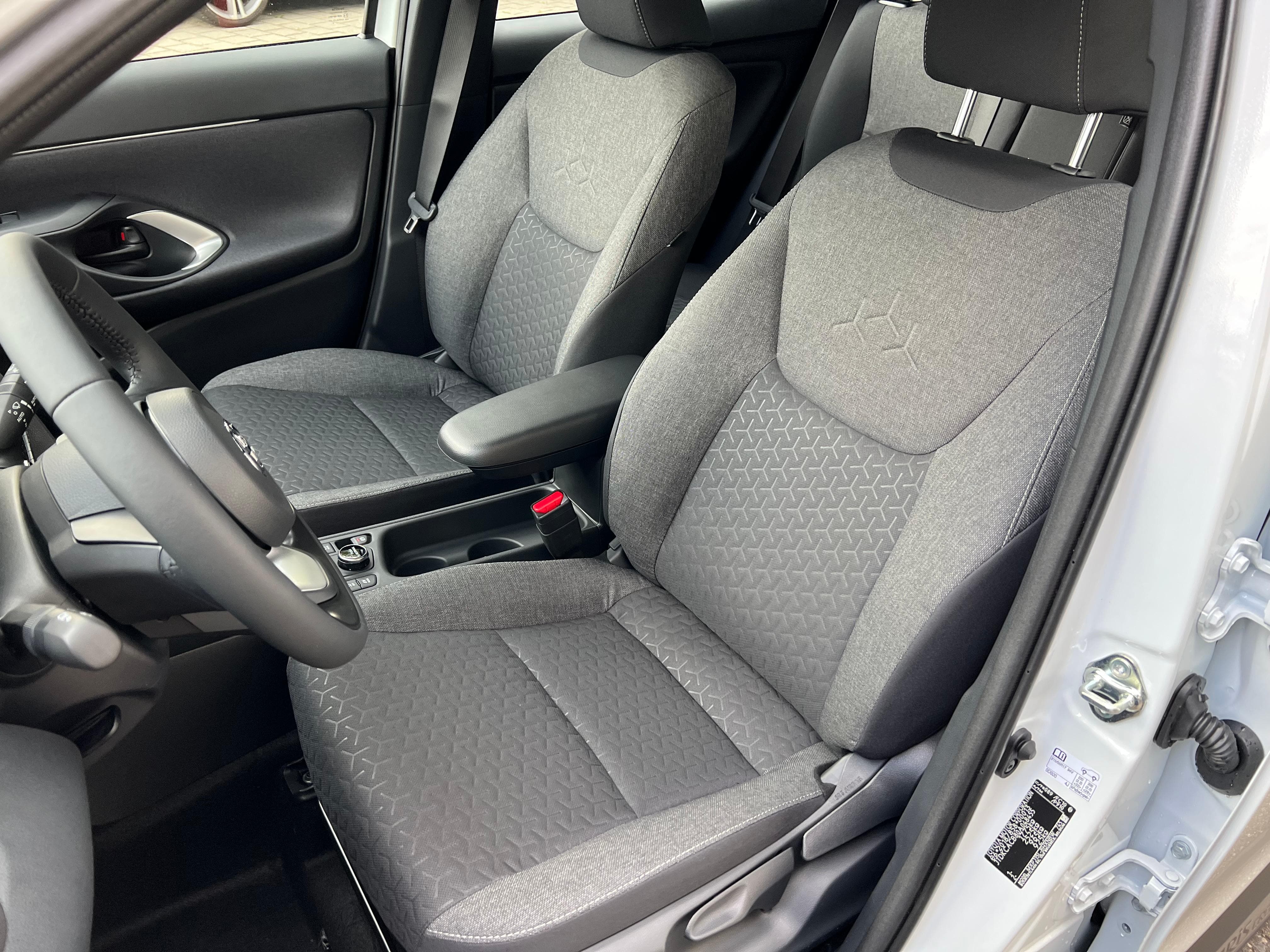 TOYOTA Yaris Cross 1.5 VVT-i HSD Trend AWD-i - Bild 10