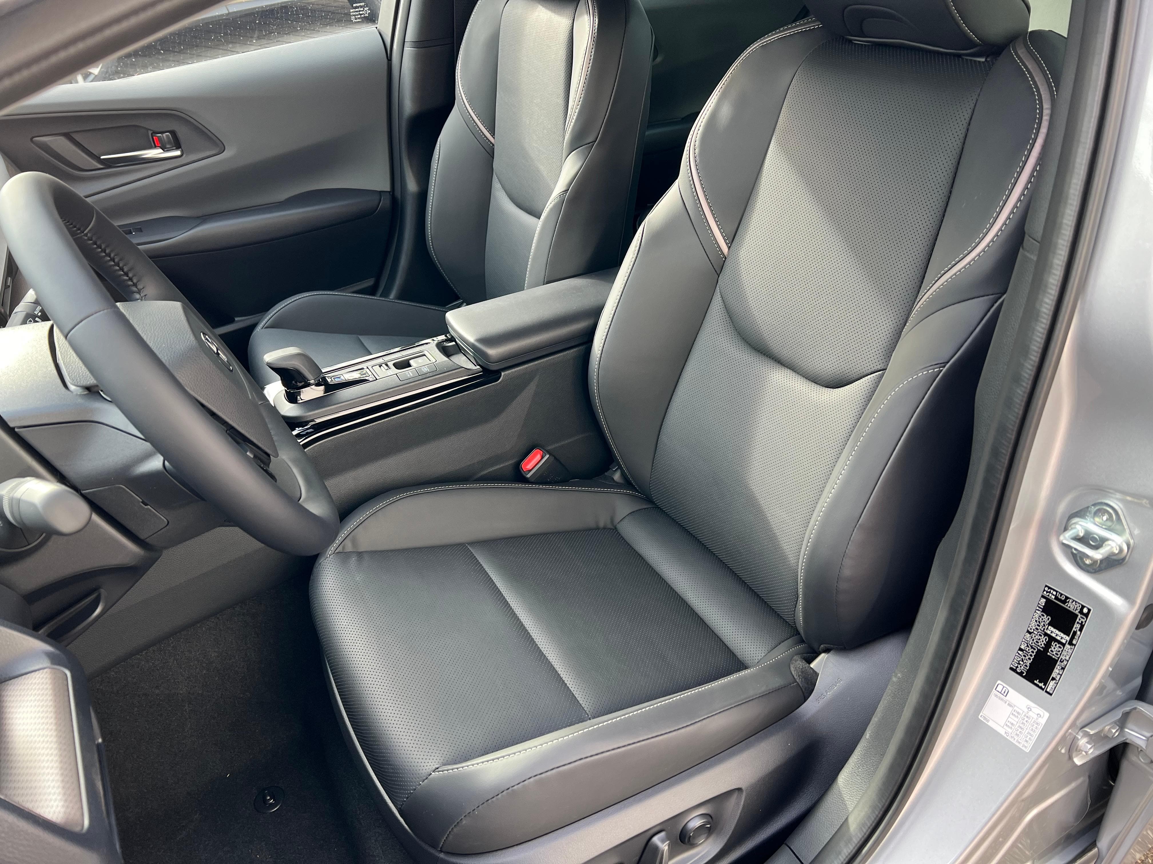 TOYOTA Prius 2.0 Plug-In-Hybrid Premium - Bild 10