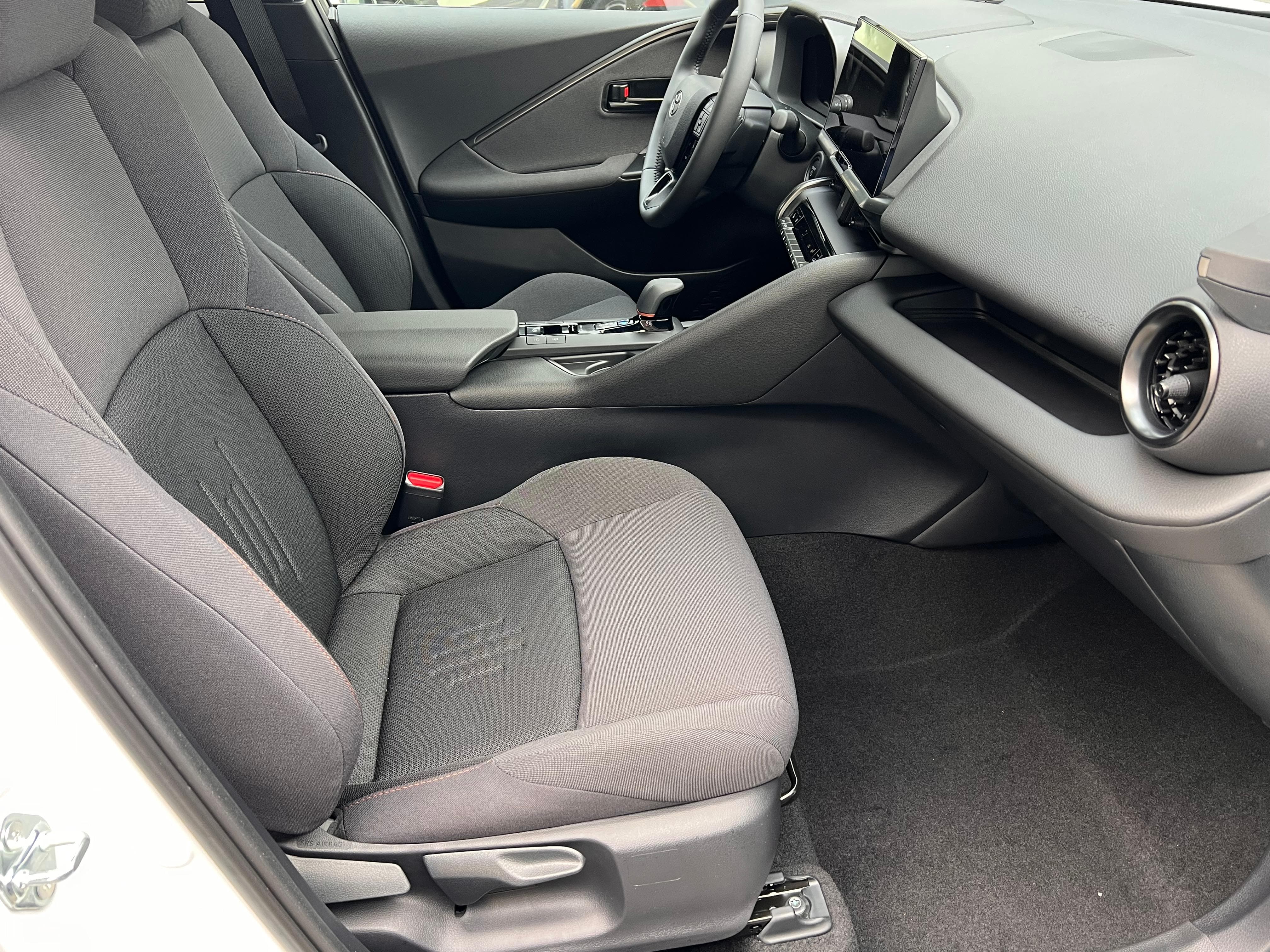 TOYOTA C-HR 1.8 HEV Trend - Bild 12