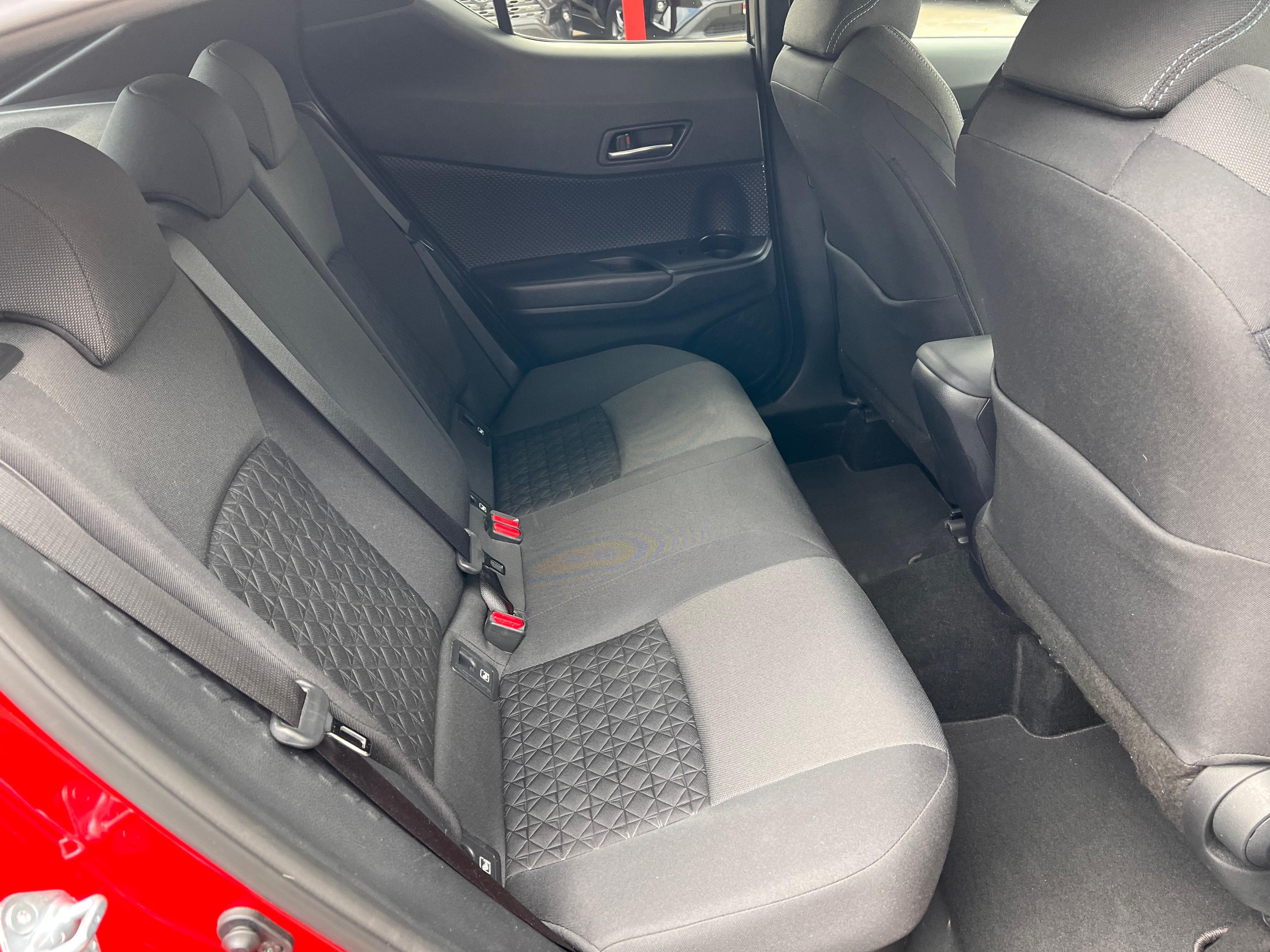 TOYOTA C-HR 2.0 VVTi HSD Trend - Bild 12