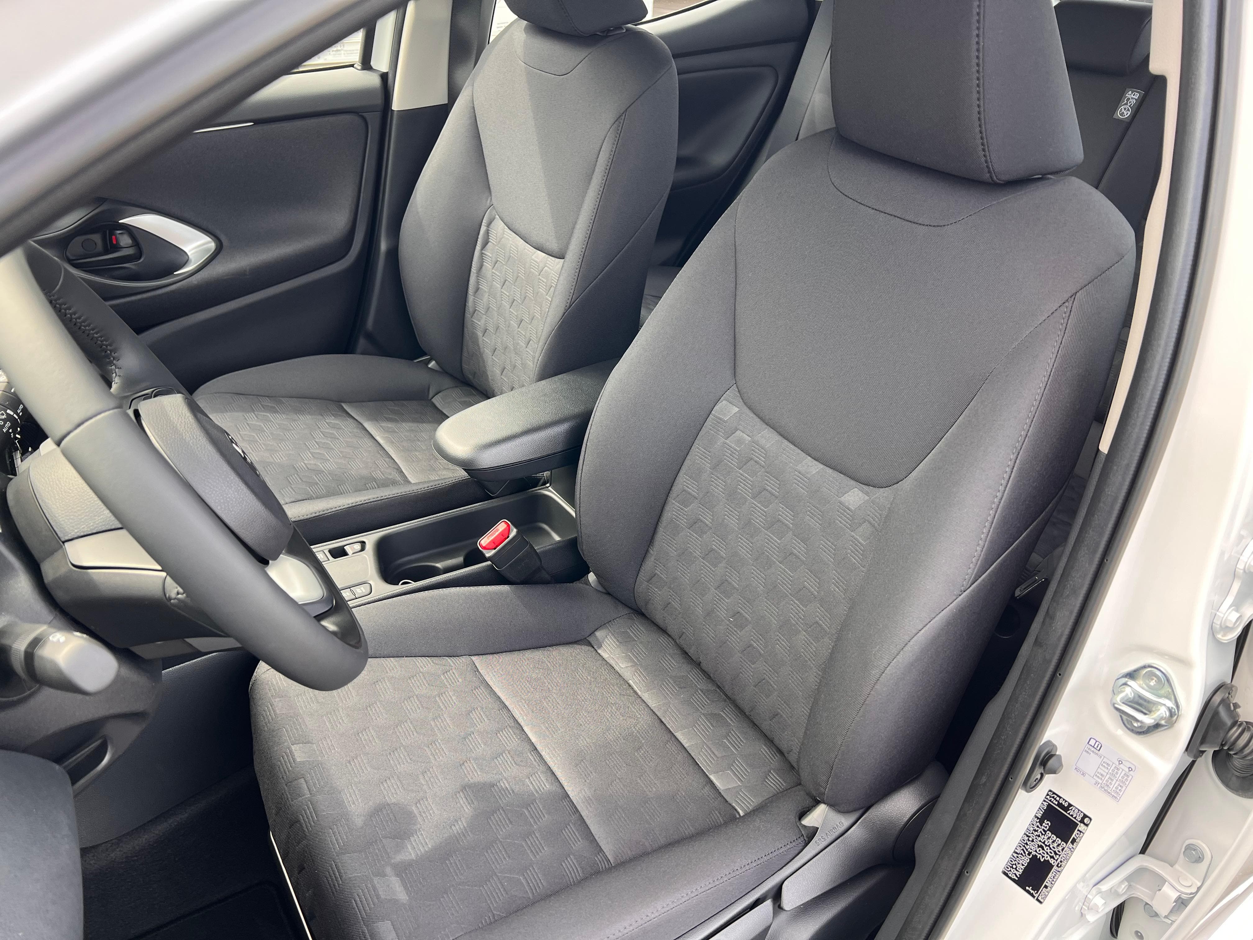 TOYOTA Yaris 1.5 VVT-i HSD Comfort - Bild 10