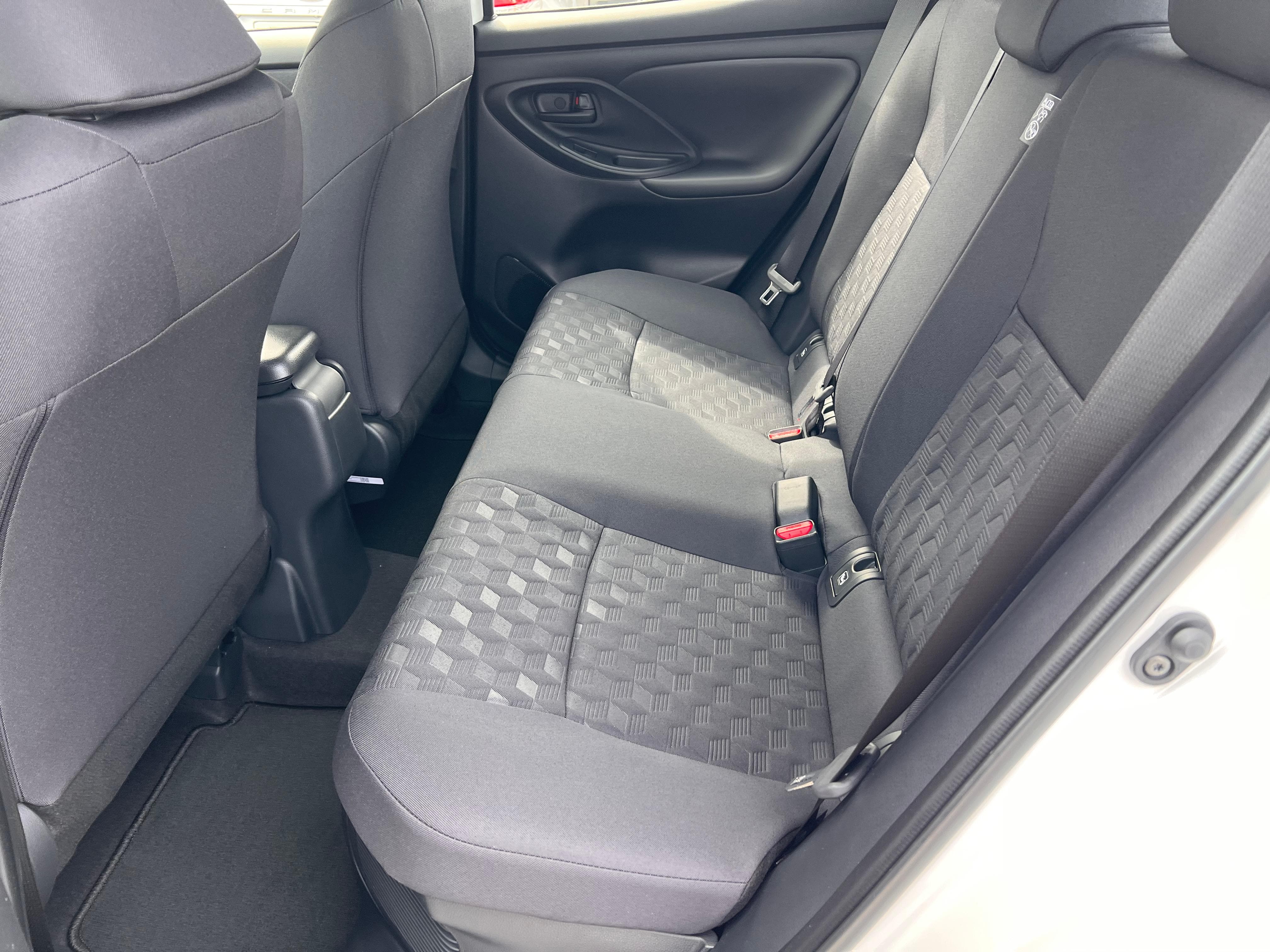 TOYOTA Yaris 1.5 VVT-i HSD Comfort - Bild 11