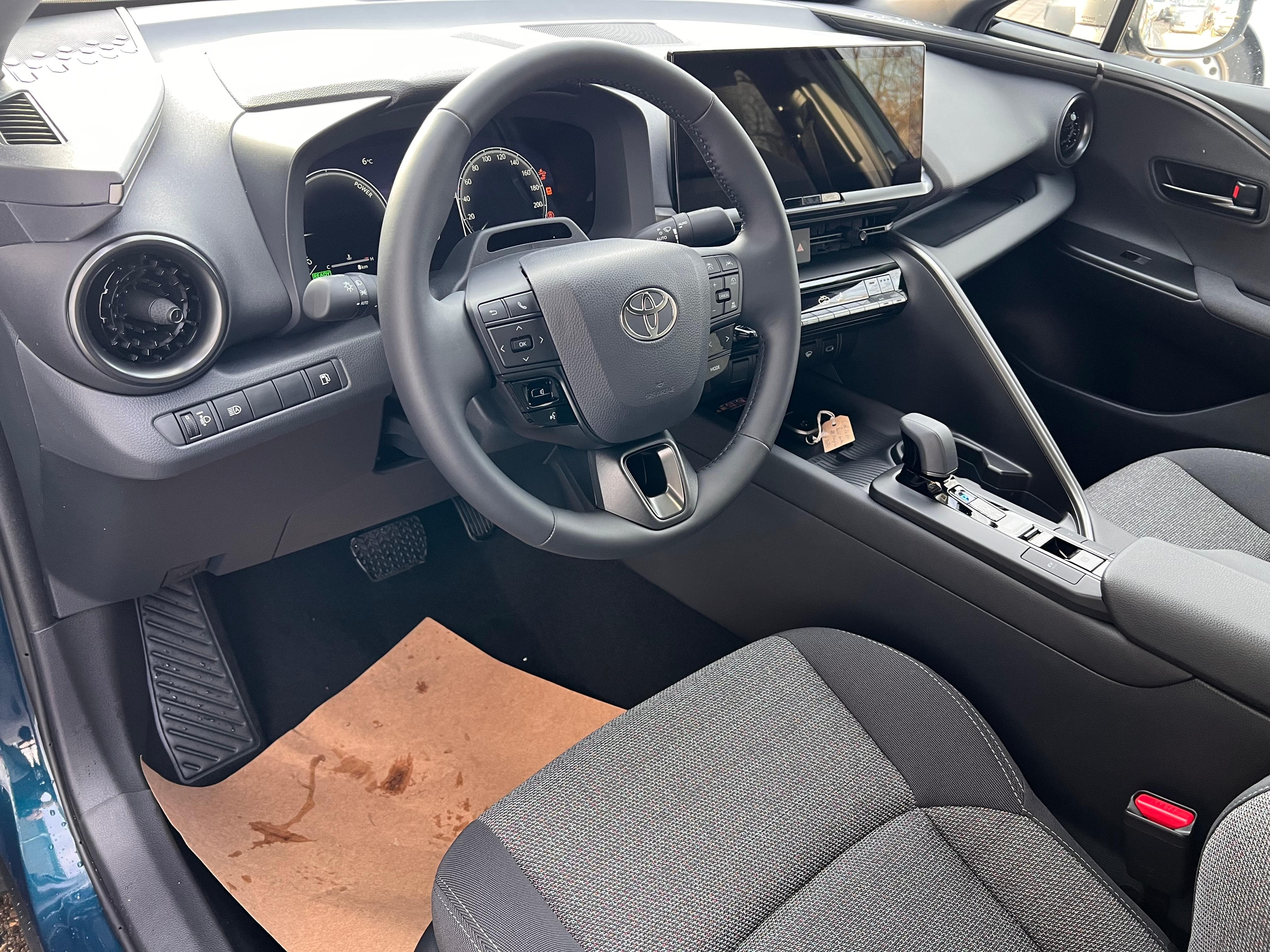 TOYOTA C-HR 2.0 HEV Swiss Edition 4x4 - Bild 8