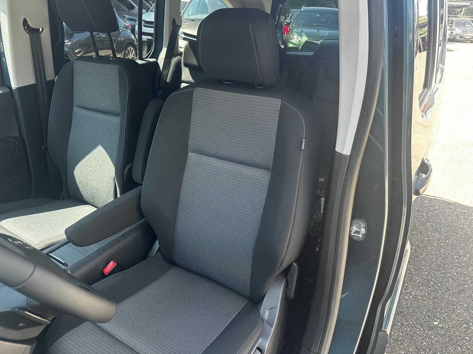 TOYOTA Proace City Verso L2 1.5 HDi 130 Style - Bild 9