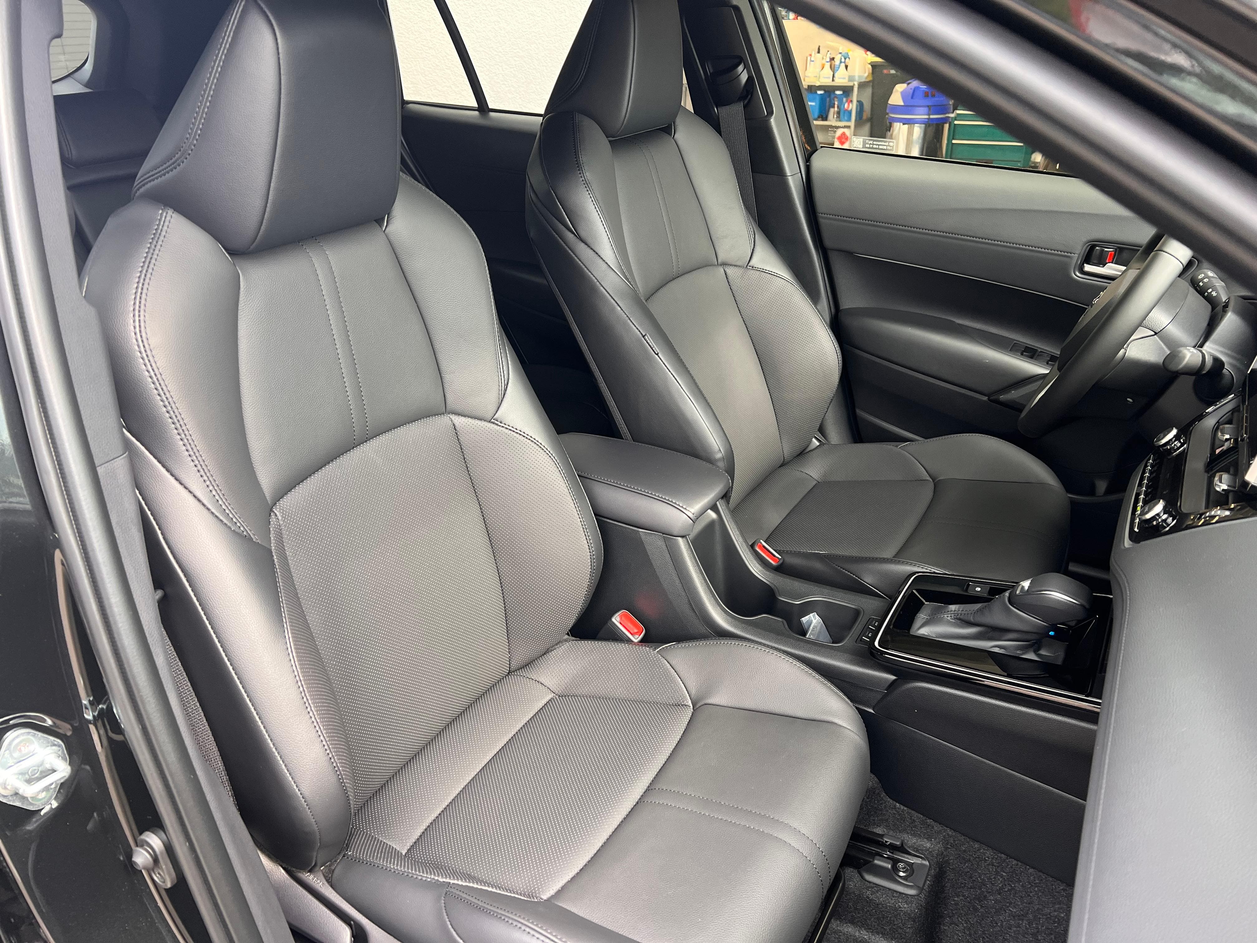 TOYOTA Corolla Cross 2.0 HSD Premium AWD-i - Bild 15