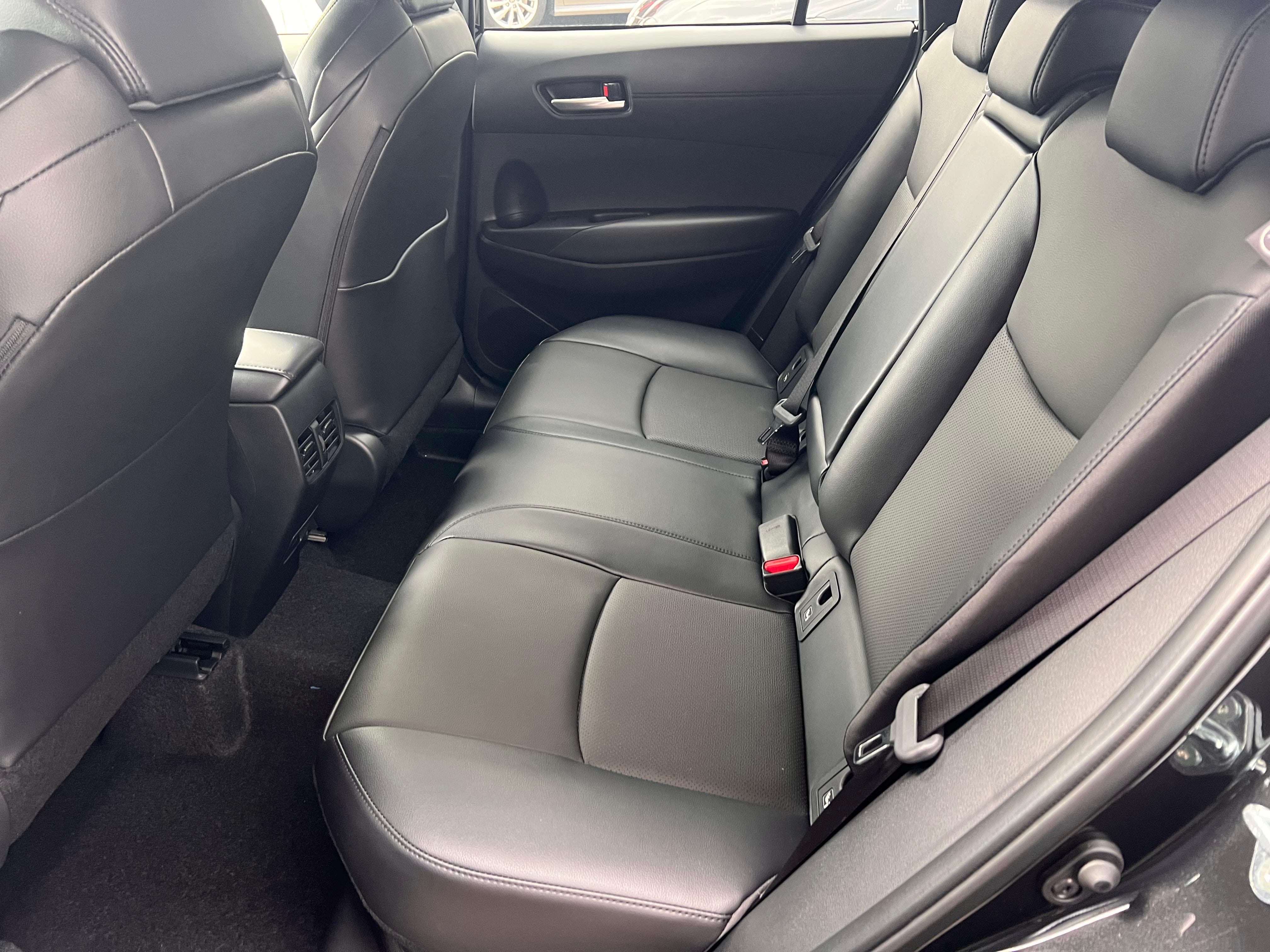 TOYOTA Corolla Cross 2.0 HSD Premium AWD-i - Bild 11