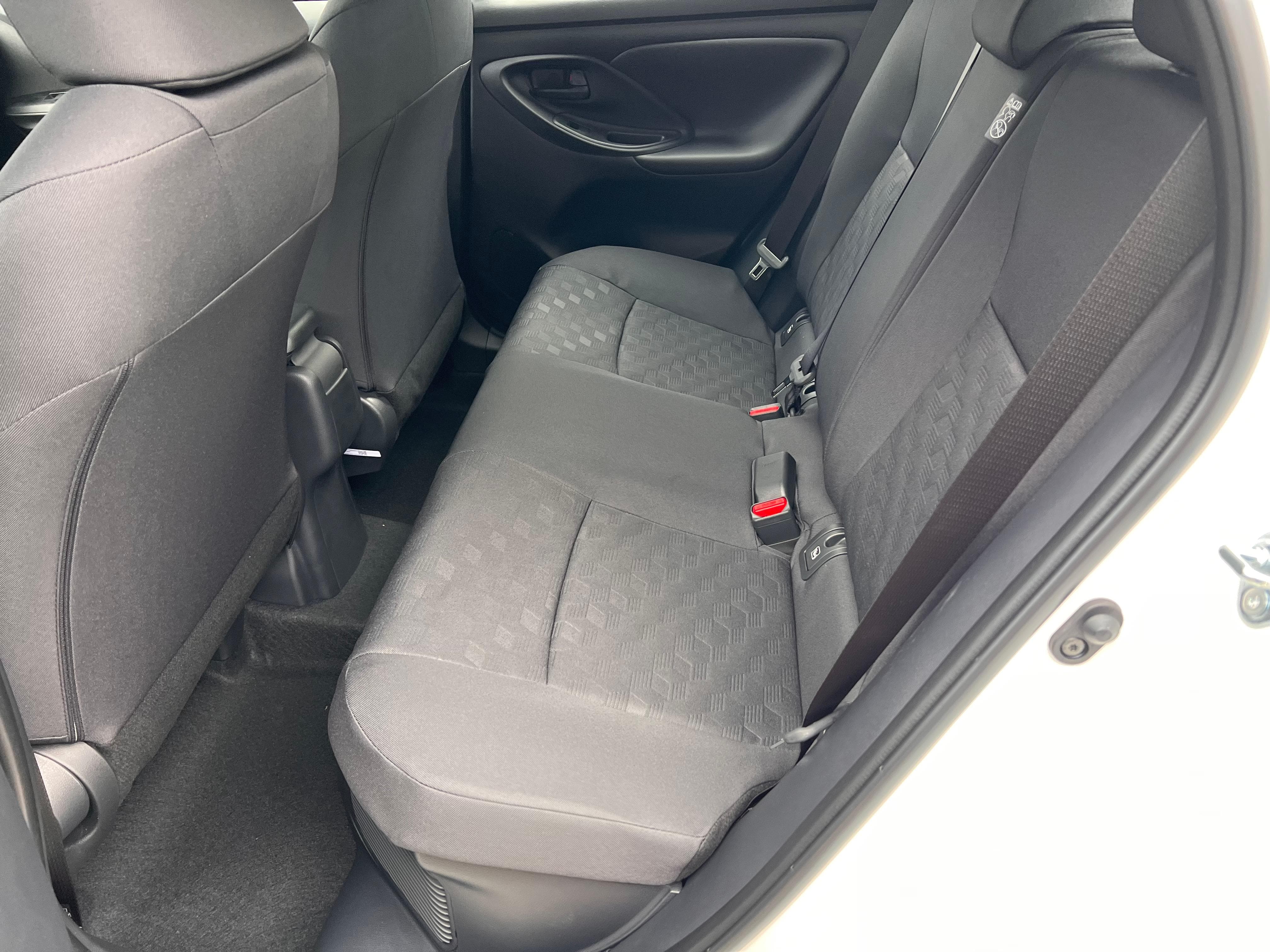 TOYOTA Yaris 1.5 VVT-i HSD Comfort - Bild 11