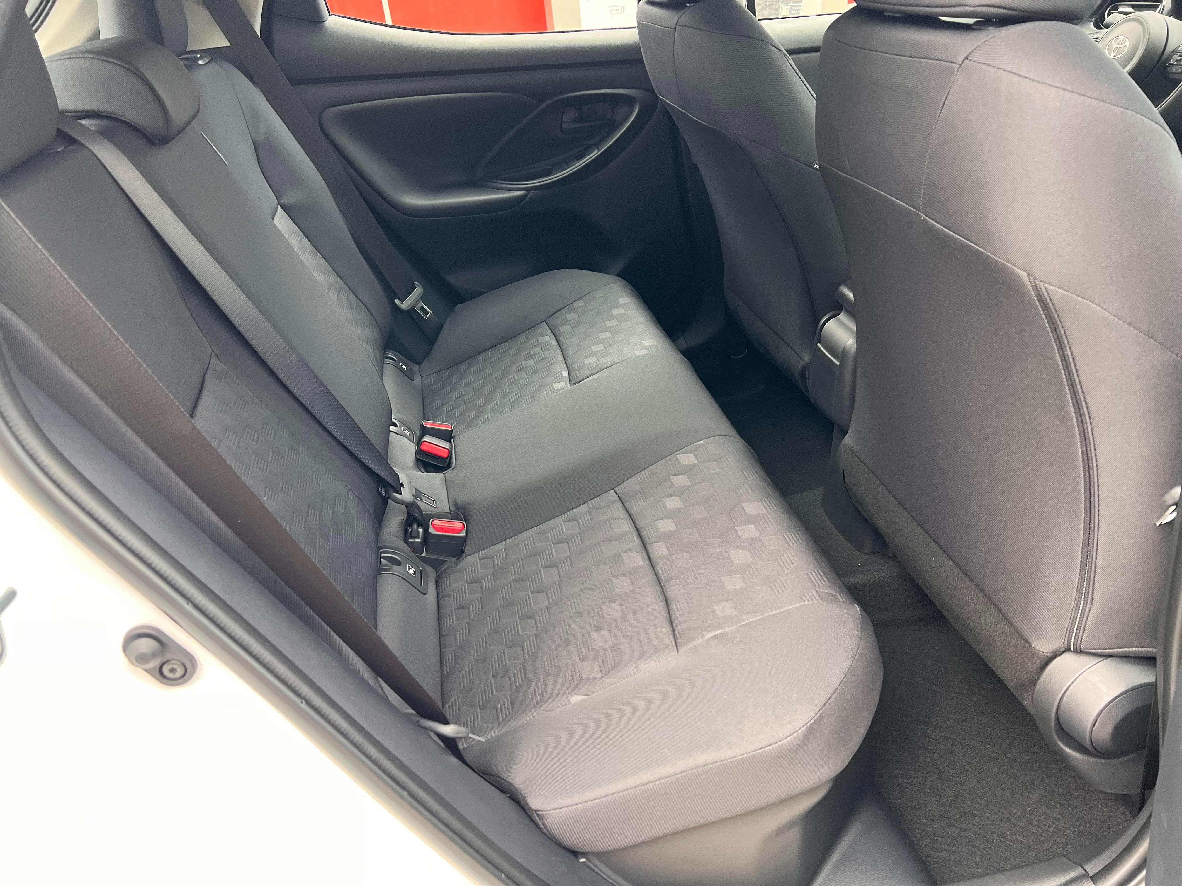 TOYOTA Yaris 1.5 VVT-i HSD Comfort - Bild 12