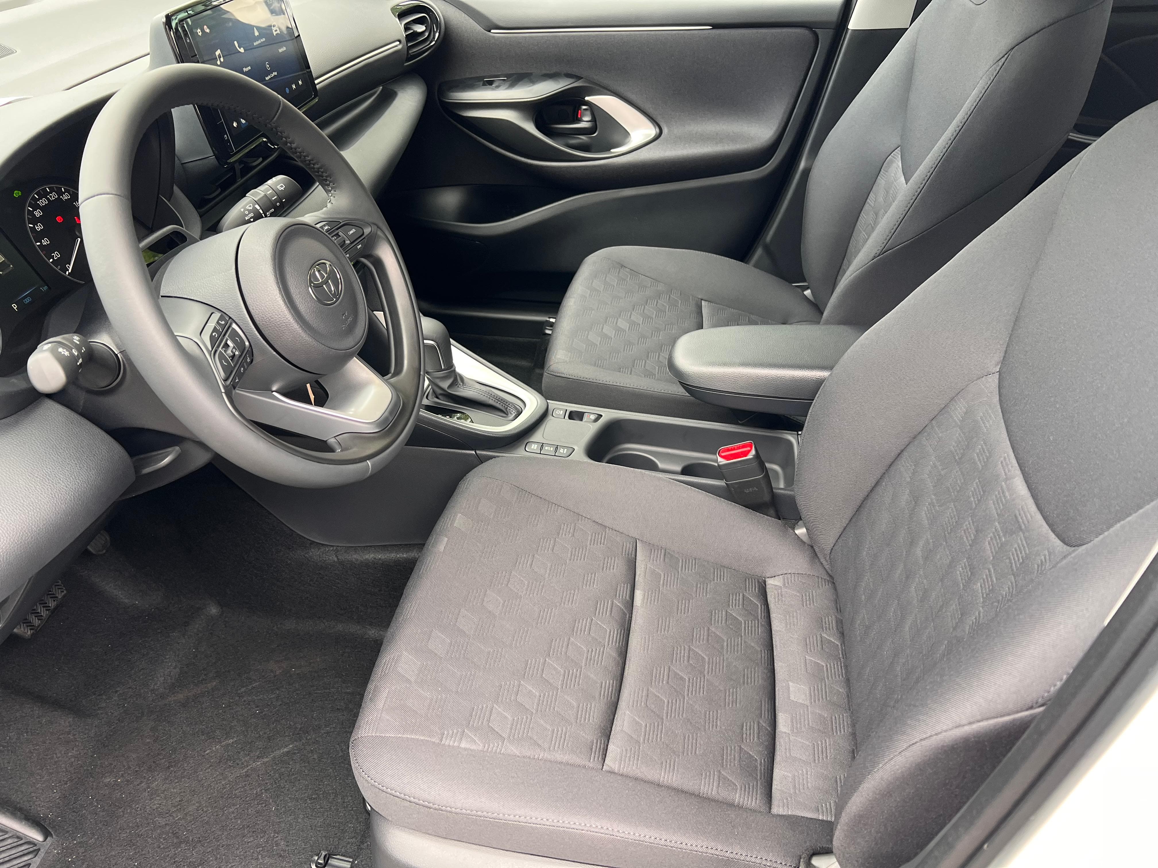 TOYOTA Yaris 1.5 VVT-i HSD Comfort - Bild 9