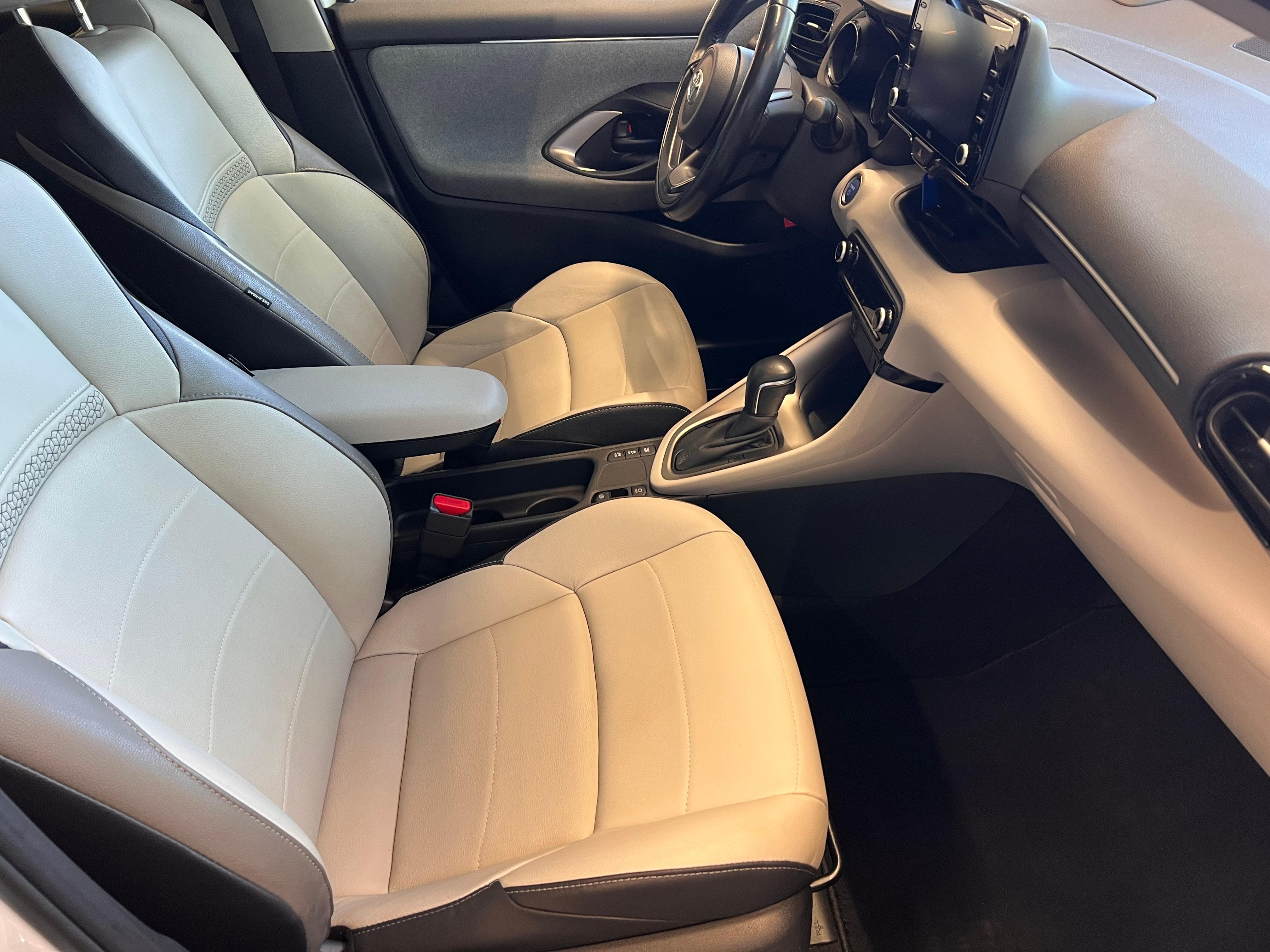 TOYOTA Yaris 1.5 VVT-i HSD Premium - Bild 13