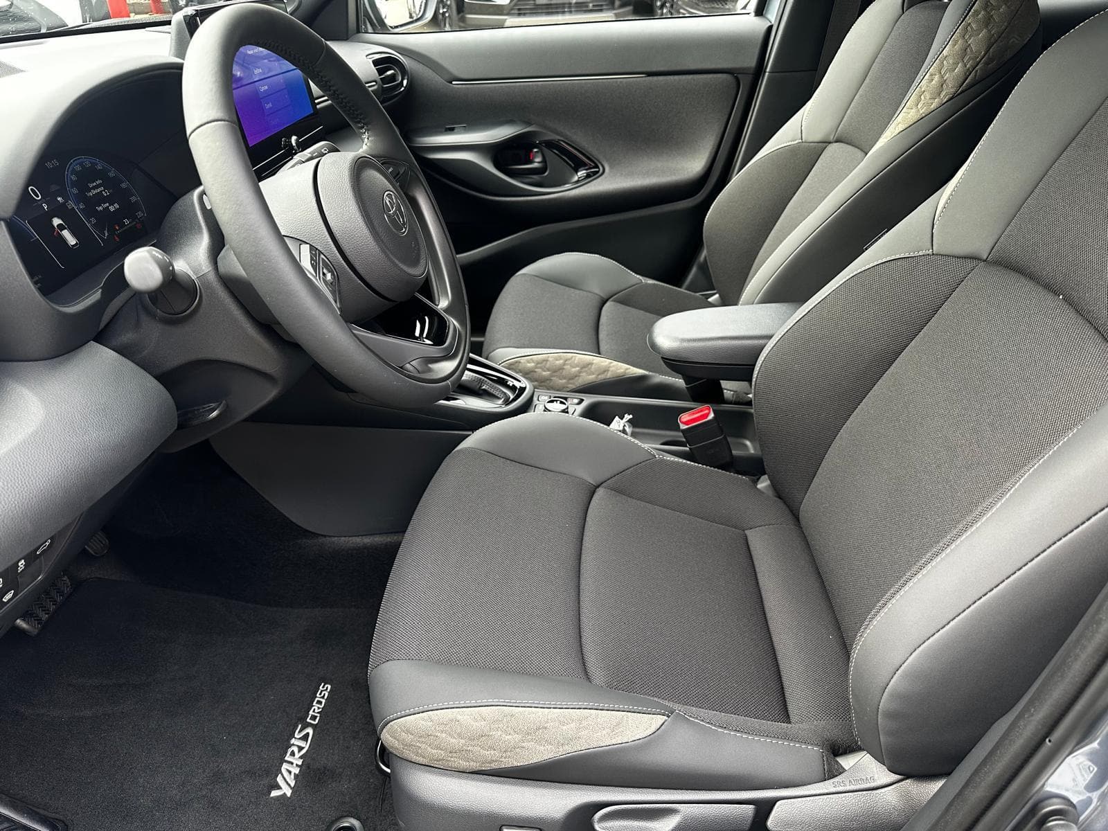 TOYOTA Yaris Cross 1.5 VVT-i HSD Premium AWD-i - Bild 9