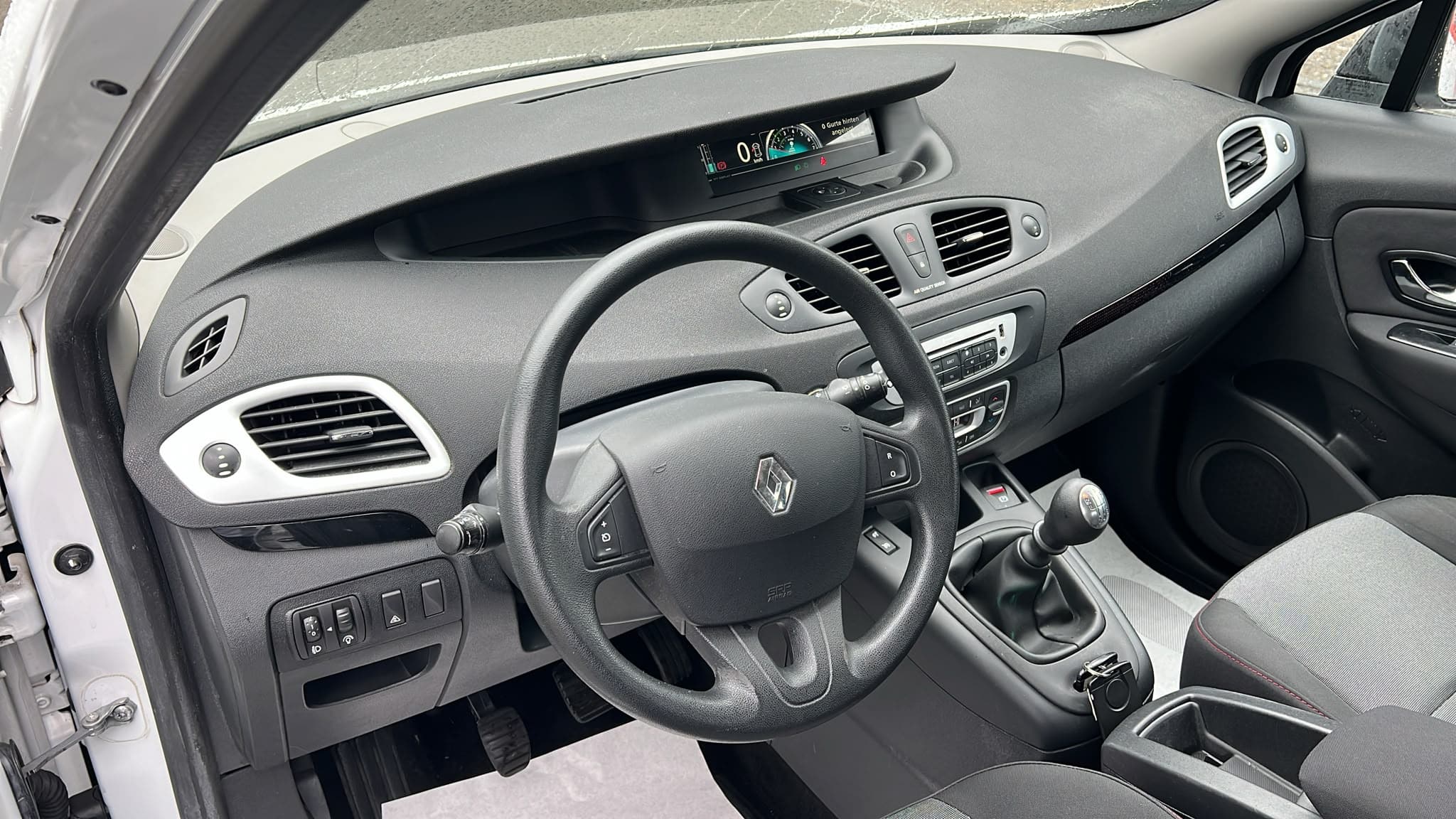 RENAULT Scénic 1.4 16V Turbo Expression - Bild 10