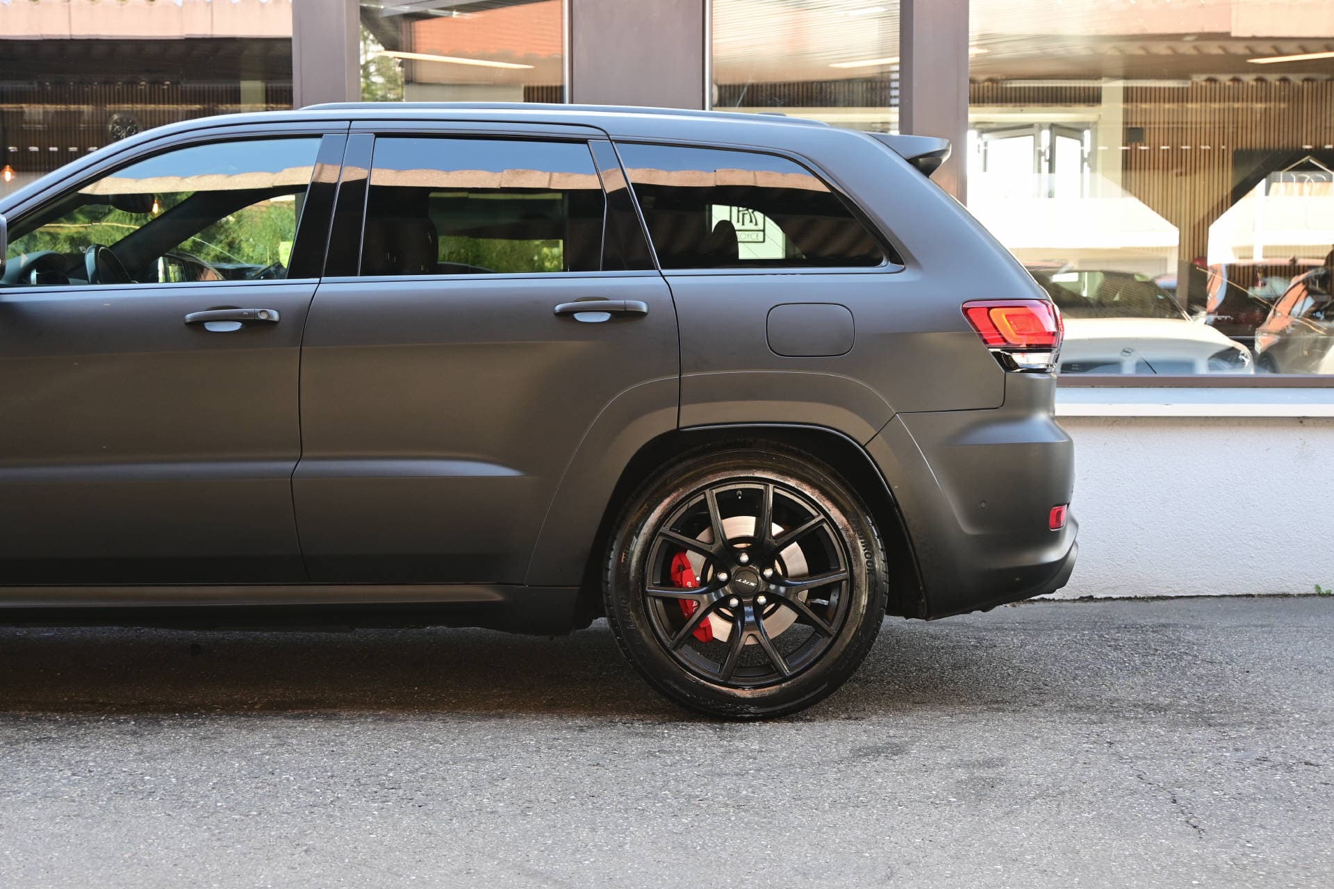 JEEP Grand Cherokee 6.4 V8 HEMI SRT8 *Matt Black*Carbon Interieur* - Bild 6