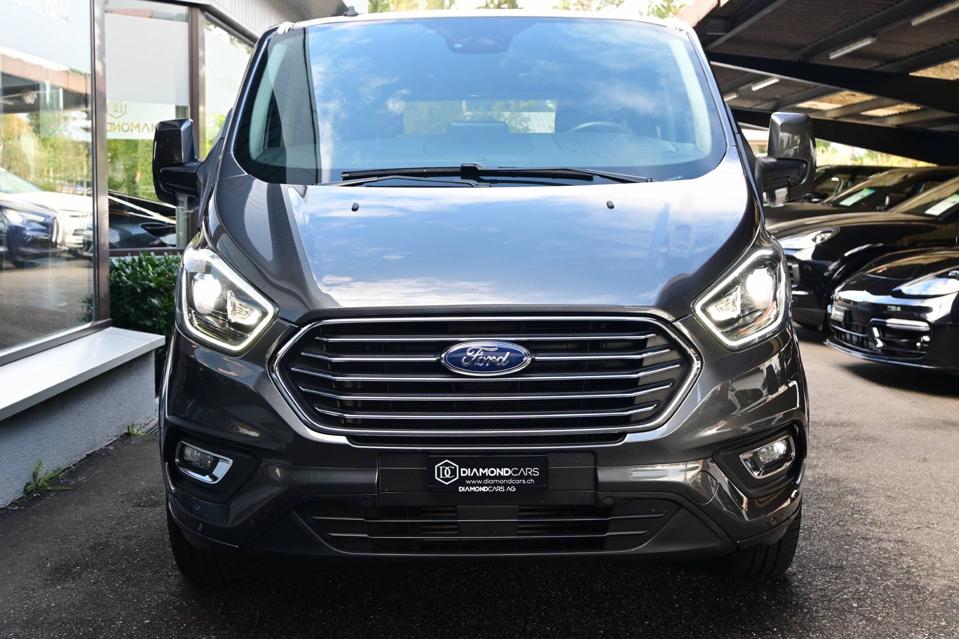 FORD Tourneo Custom 320 L1 2.0 TDCi 185 Titanium **8 Plätze**AHK** - Bild 2