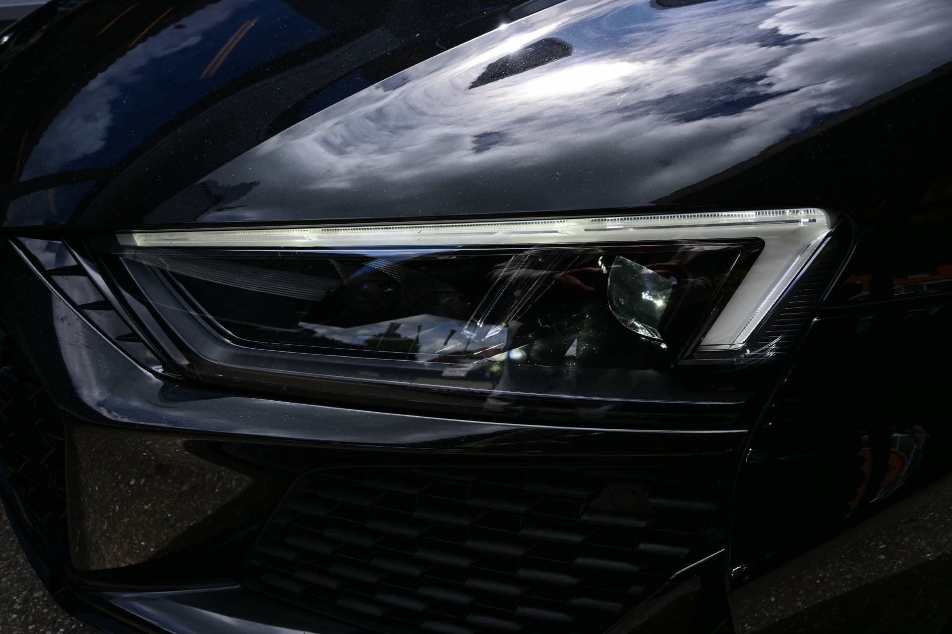 AUDI R8 Coupé 5.2 FSI V10 RWD *All Black* S-Tronic - Bild 2
