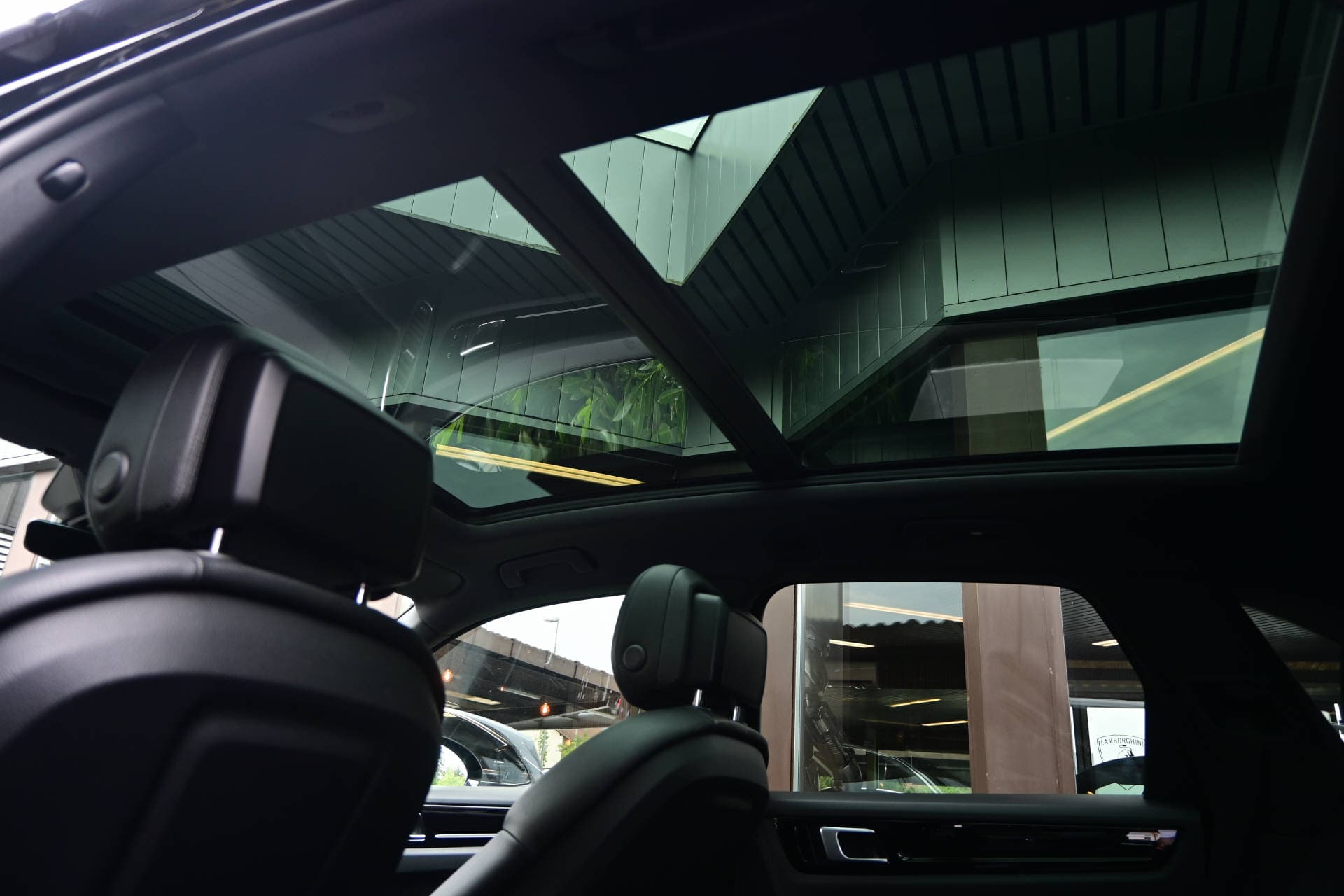 PORSCHE Cayenne 3.0 V6 E-Hybrid *Pano*LED* - Bild 17