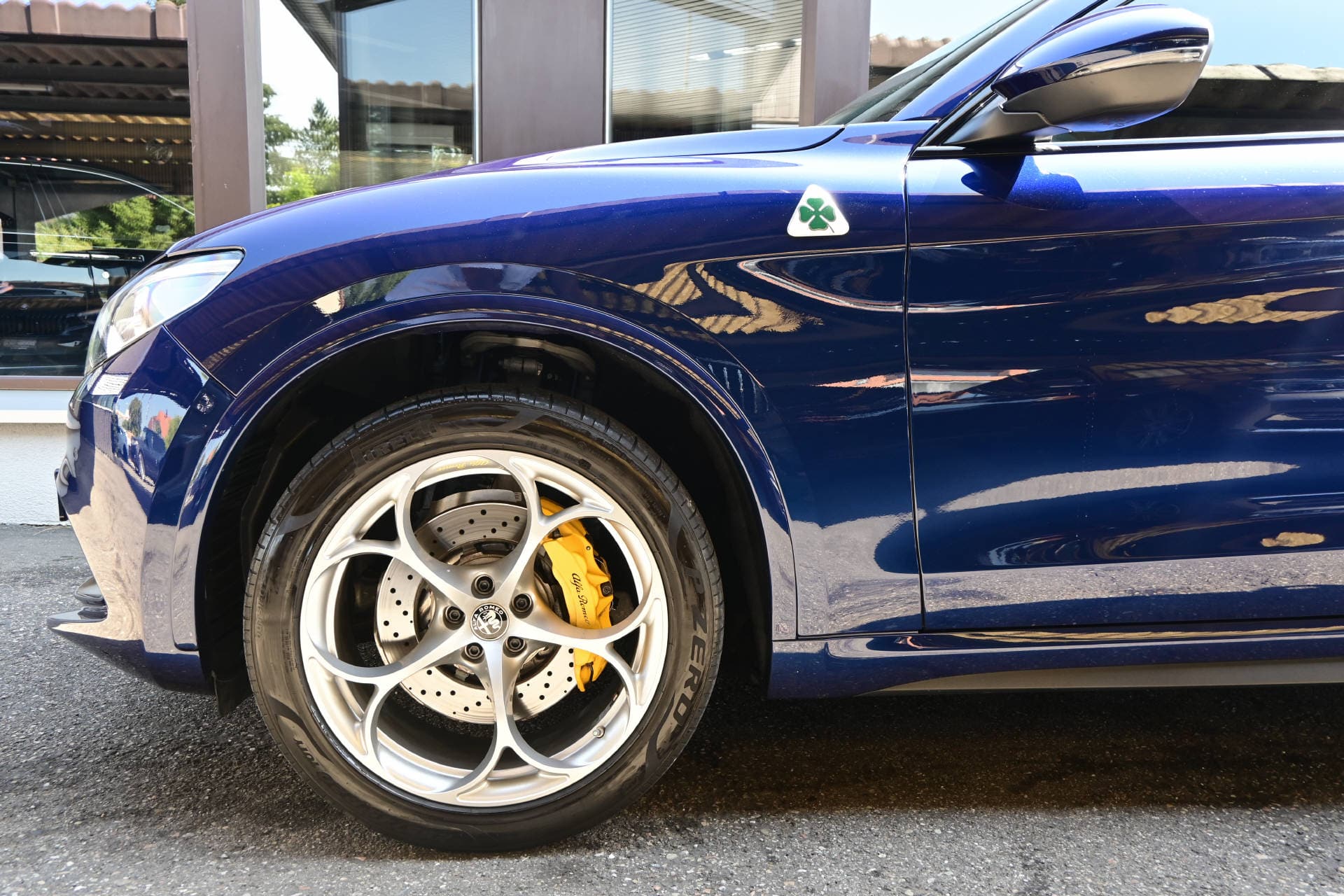 ALFA ROMEO Stelvio 2.9 V6 Biturbo Q4 Quadrifoglio *Montecarlo Blau*Gratis Service bis 100'000km oder 10 Jahre** - Bild 3