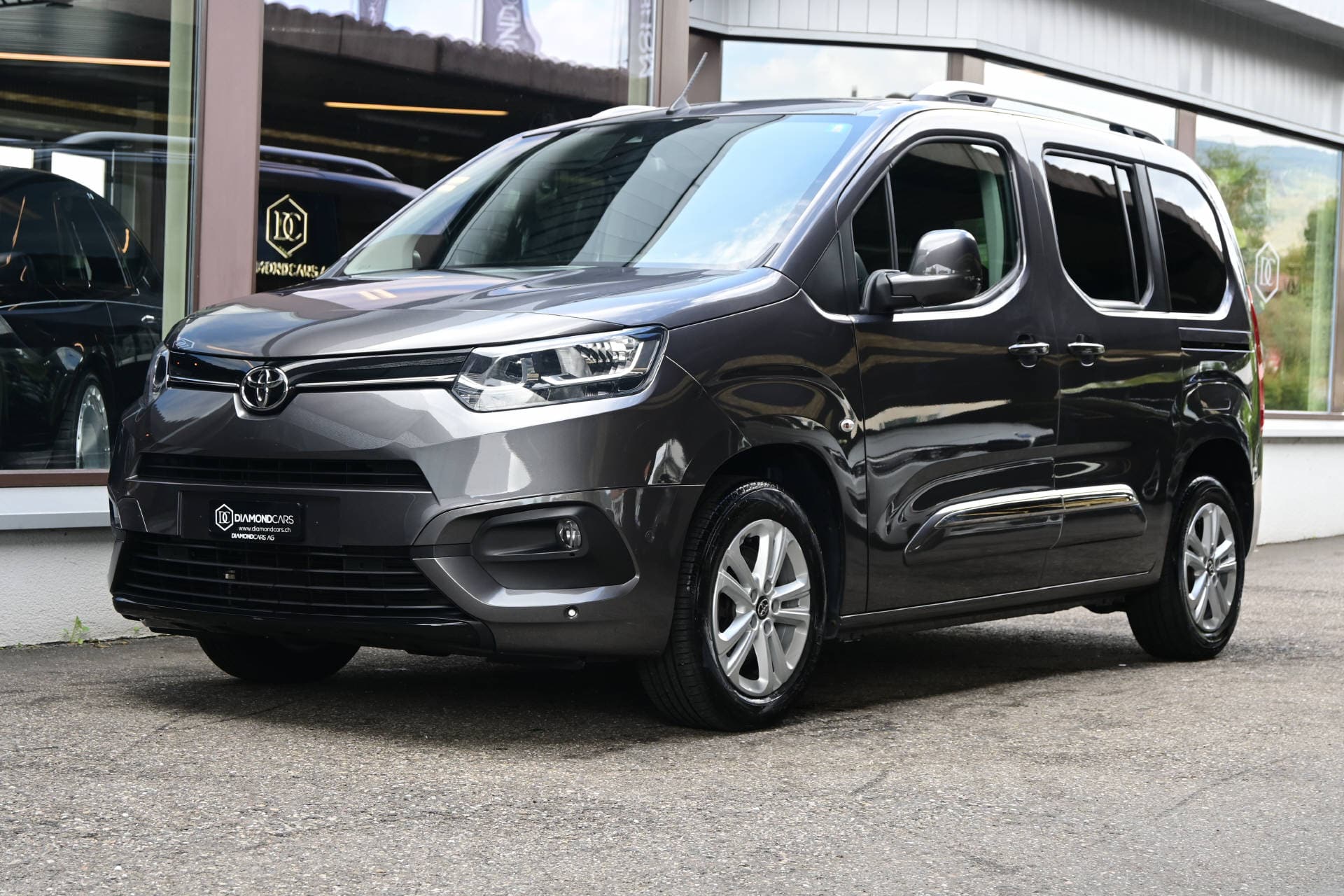 TOYOTA Proace City Verso L1 1.5 HDi Trend *7Plätzer*AHK*Werksgarantie bis 08/30* - Bild 1