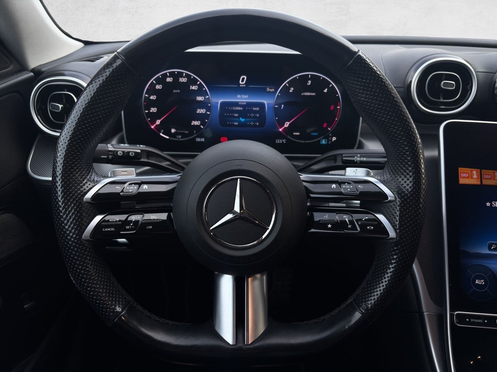 MERCEDES-BENZ C 300 d T AMG Line - Bild 11