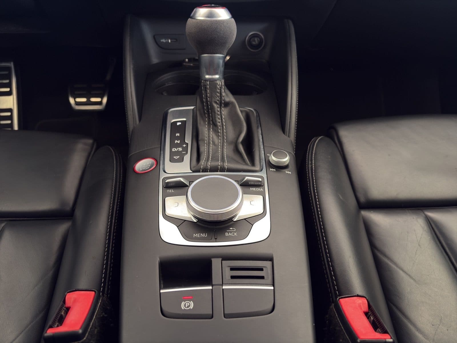 AUDI RS3 Limousine 2.5 TSI quattro S-tronic - Bild 14