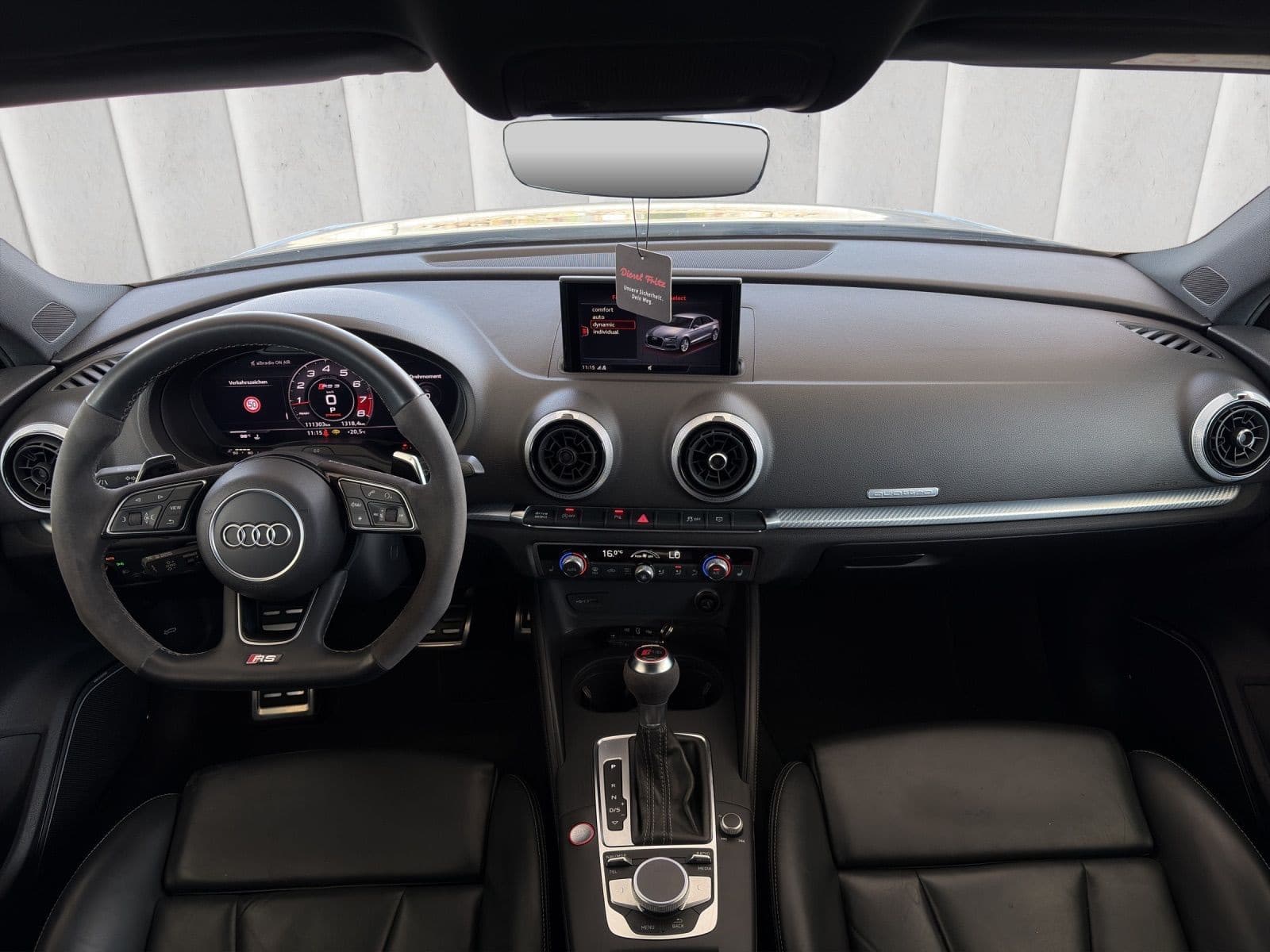AUDI RS3 Limousine 2.5 TSI quattro S-tronic - Bild 13
