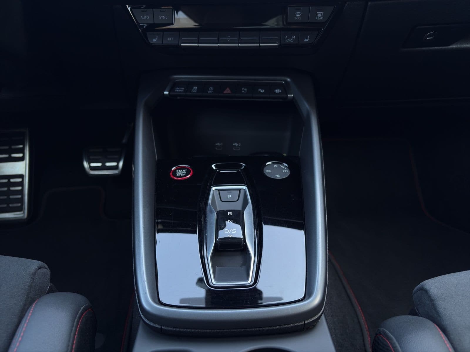 AUDI S3 Limousine TFSI quattro S-tronic - Bild 14