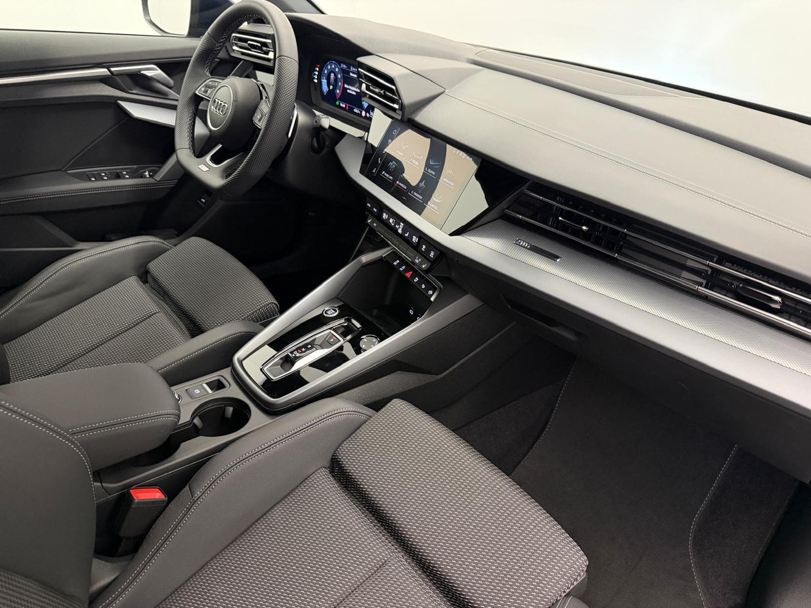 AUDI A3 Sportback 35 TFSI S Line S-Tronic - Bild 12
