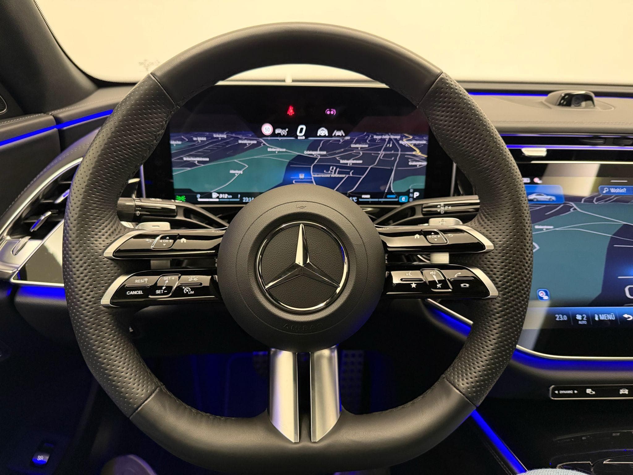 MERCEDES-BENZ E 450 d AMG Line 4matic - Bild 21