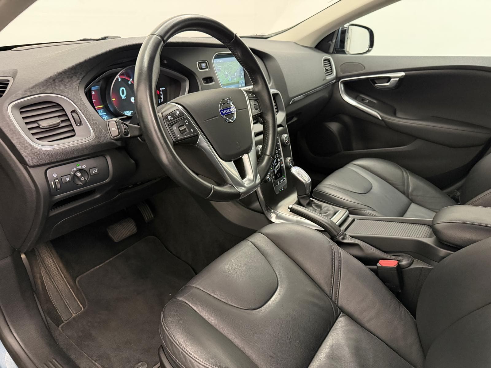VOLVO V40 2.0 D3 Summum S/S - Bild 10