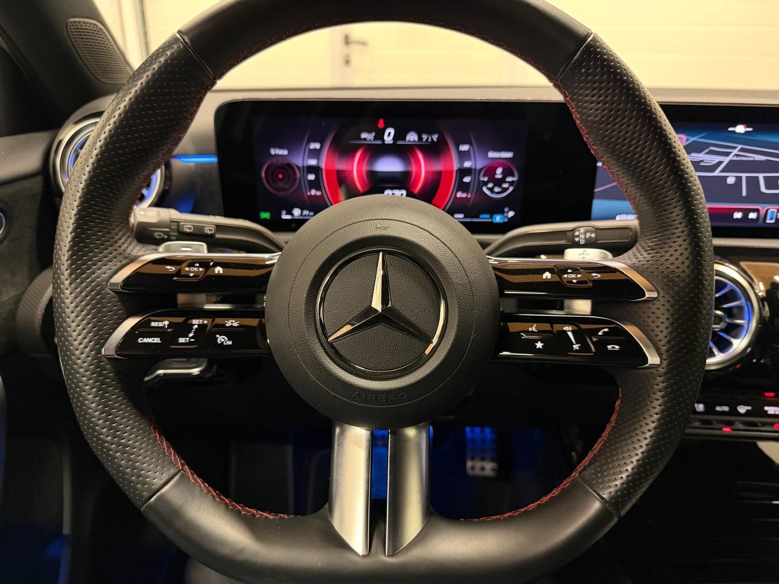 MERCEDES-BENZ A 180 AMG Line - Bild 18