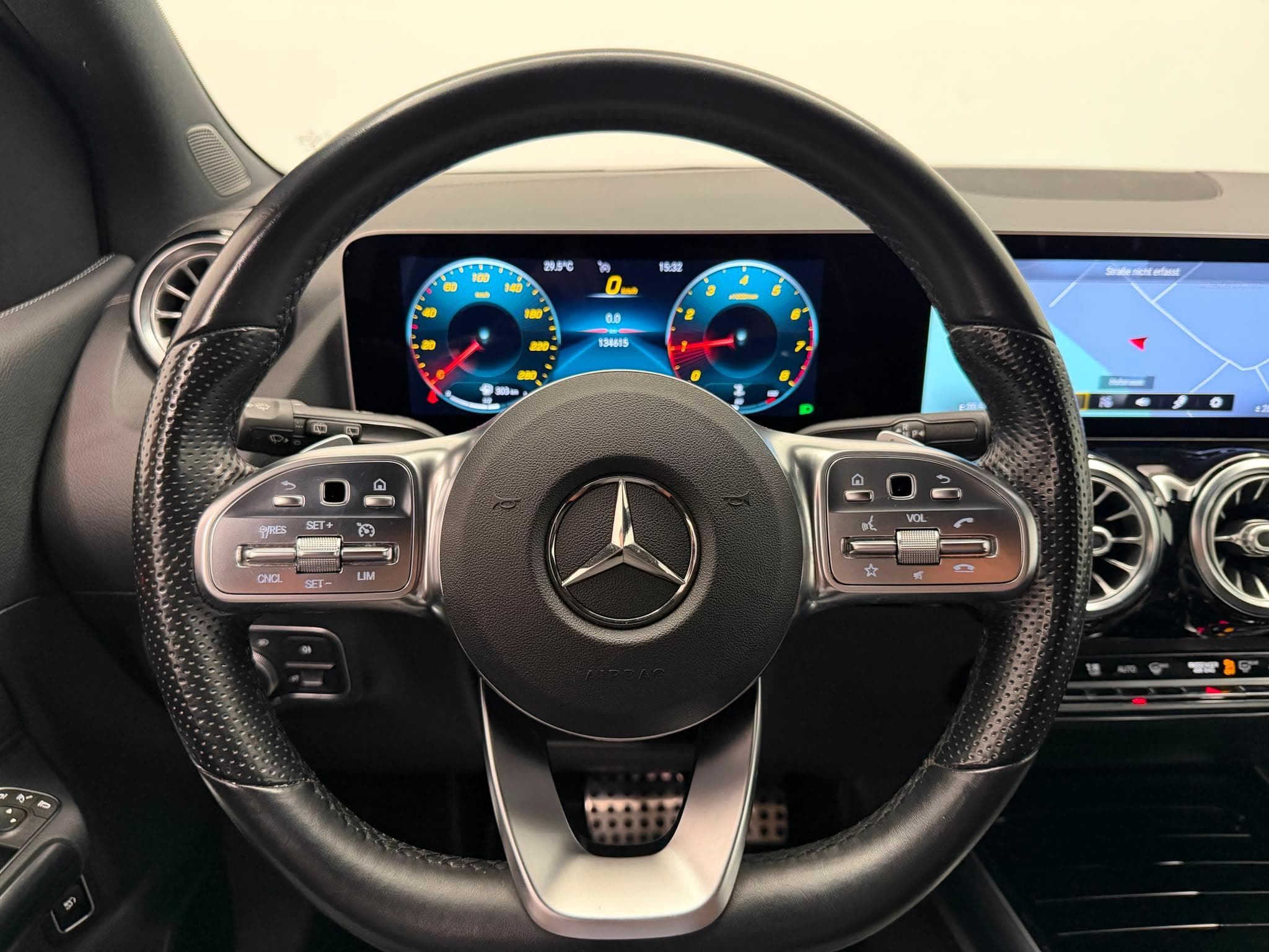 MERCEDES-BENZ B 200 AMG Line - Bild 16