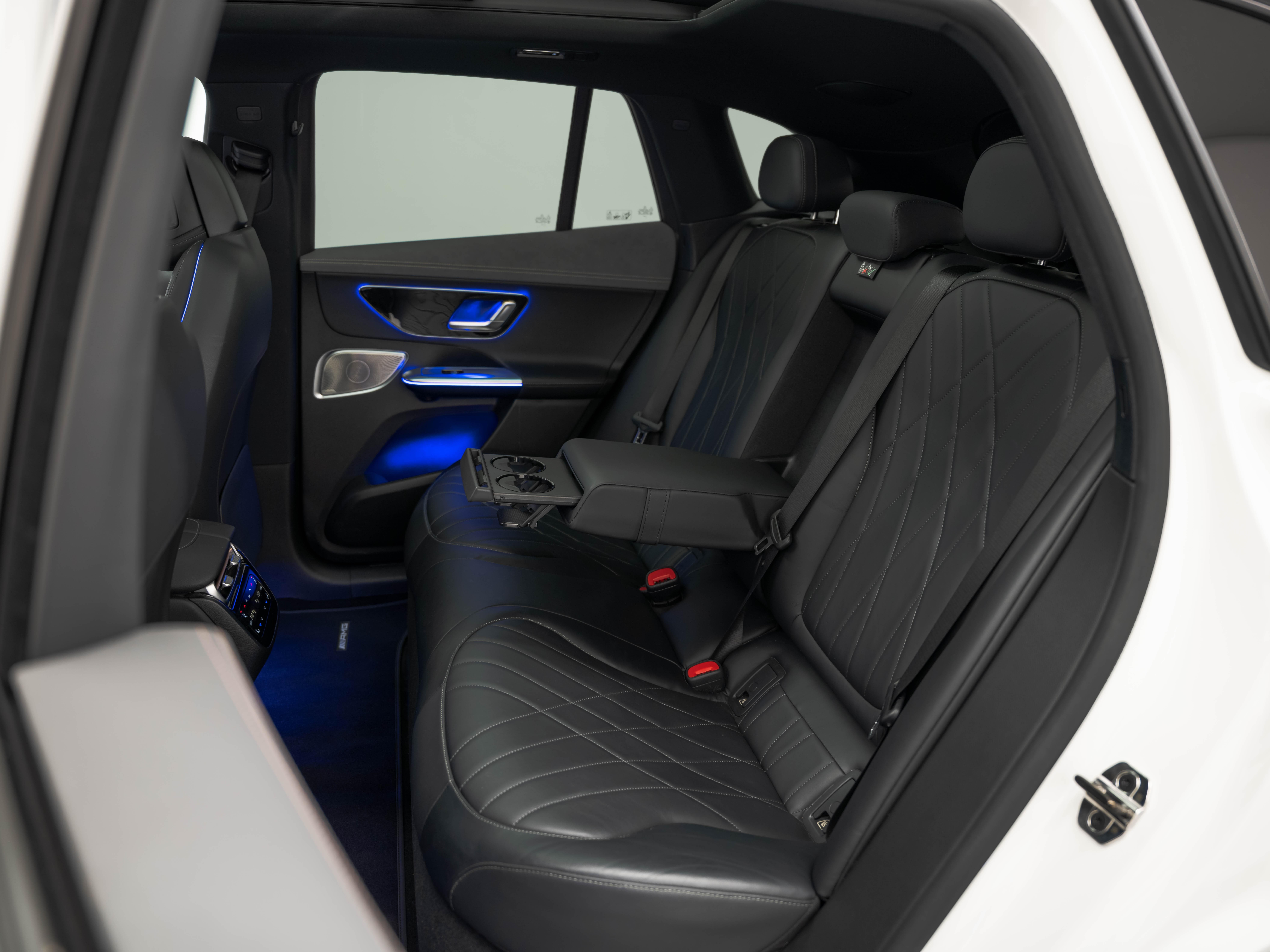 MERCEDES-BENZ EQE 500 Executive Edition AMG Line 4matic - Bild 13