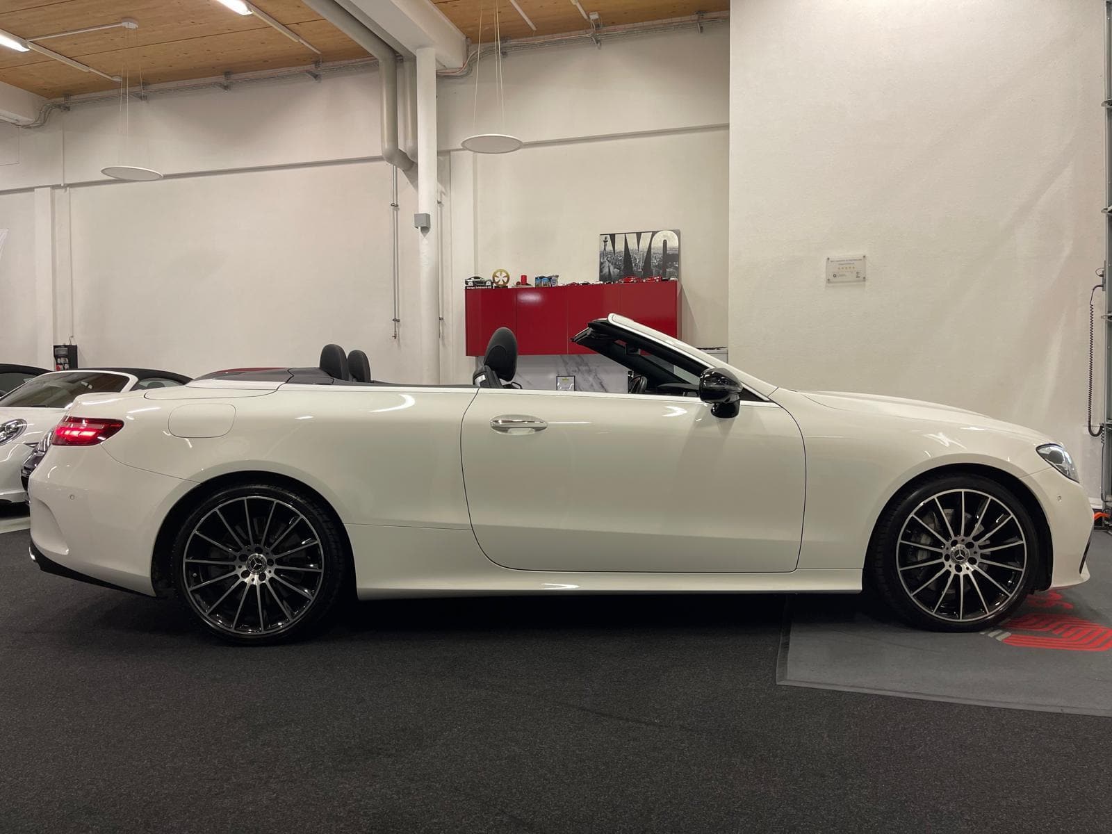 MERCEDES-BENZ E 450 AMG Line 4matic Cabriolet - Bild 4