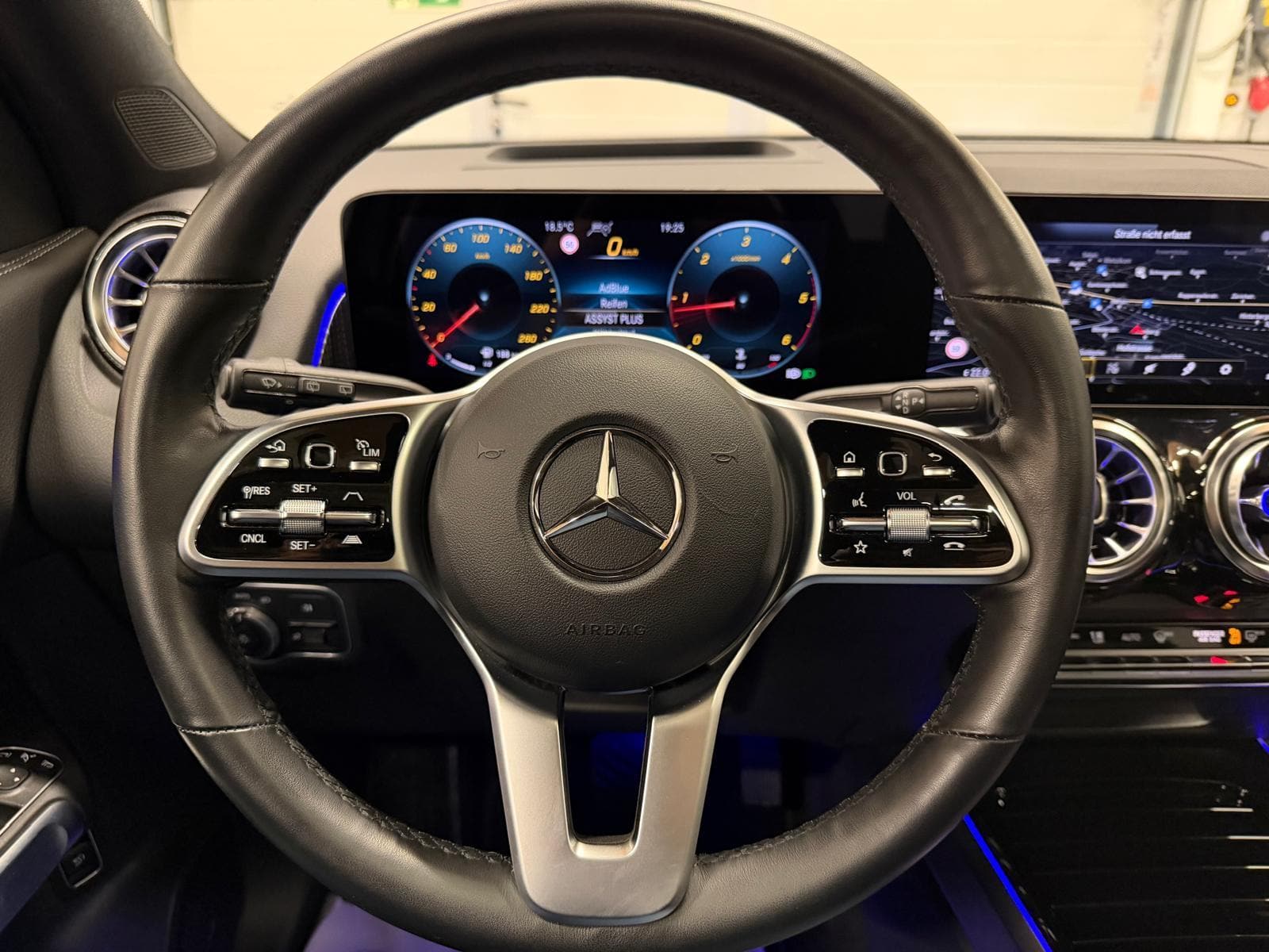 MERCEDES-BENZ GLB 220 d Progressive 4matic - Bild 22