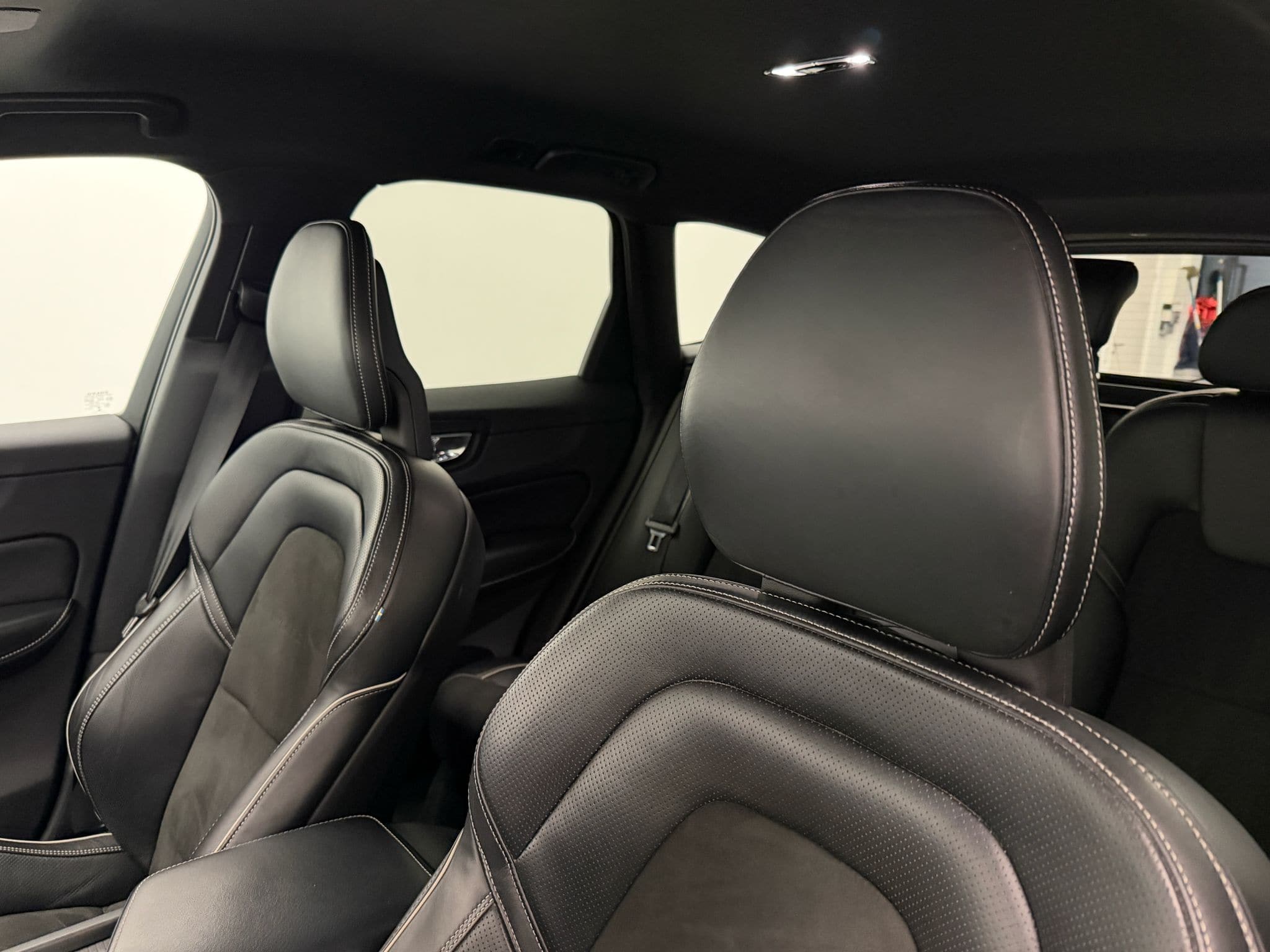 VOLVO XC60 D5 AWD R-Design Geartronic - Bild 14