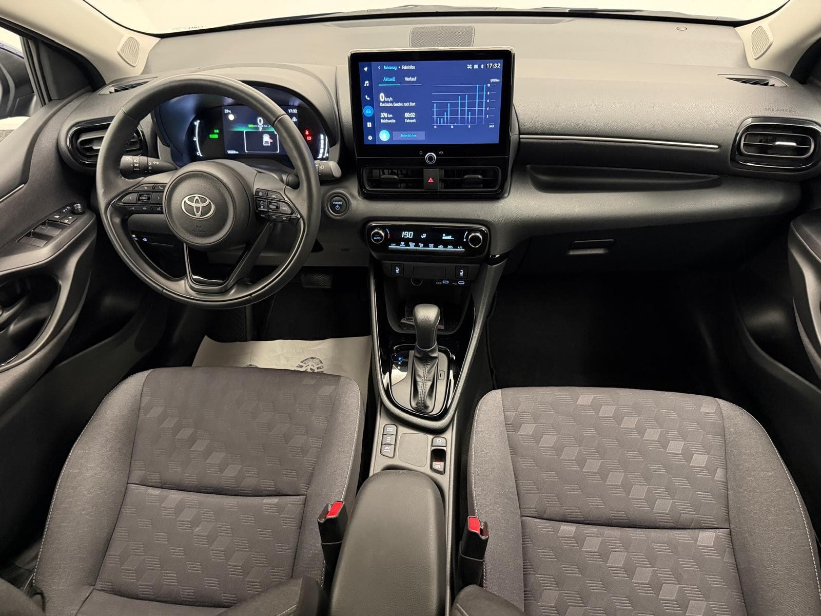 TOYOTA Yaris 1.5 VVT-i HSD Trend - Bild 14